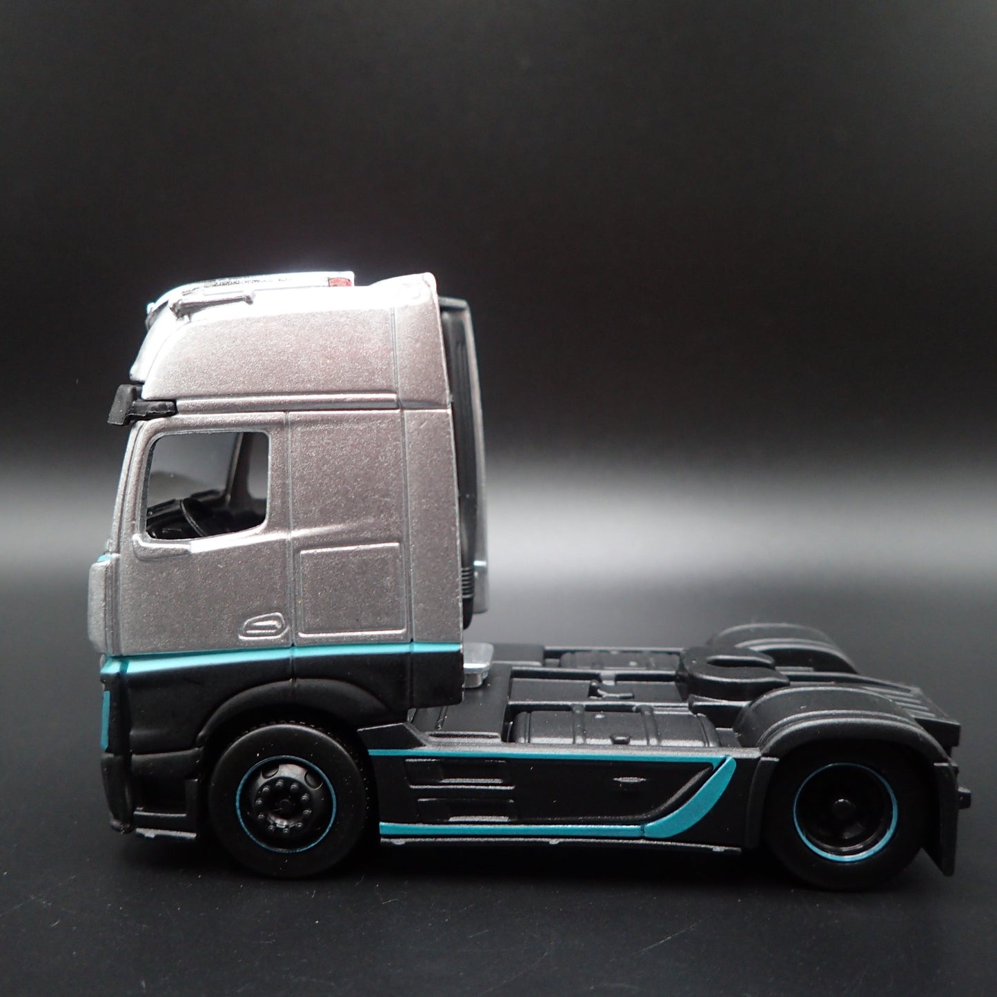 MERCEDES-BENZ ACTROS 1851 CAB BIG RIG 1/64 SCALE COLLECTIBLE DIECAST MODEL CAR