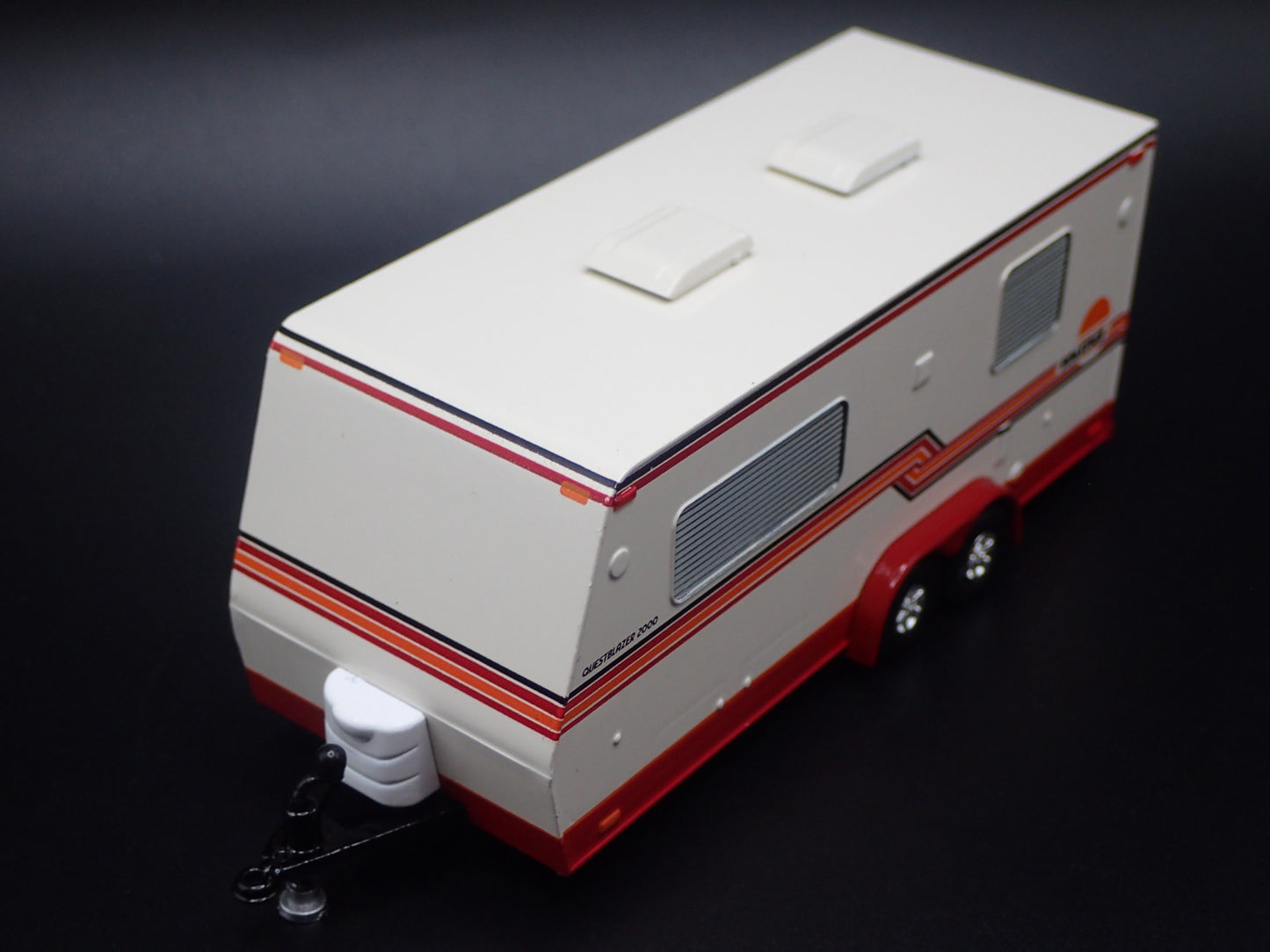 MODERN CAMPER TRAILER W/ HITCH 1:64 SCALE LIMITED COLLECTIBLE DIORAMA MODEL CAR