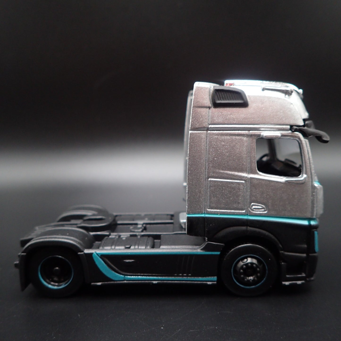 MERCEDES-BENZ ACTROS 1851 CAB BIG RIG 1/64 SCALE COLLECTIBLE DIECAST MODEL CAR