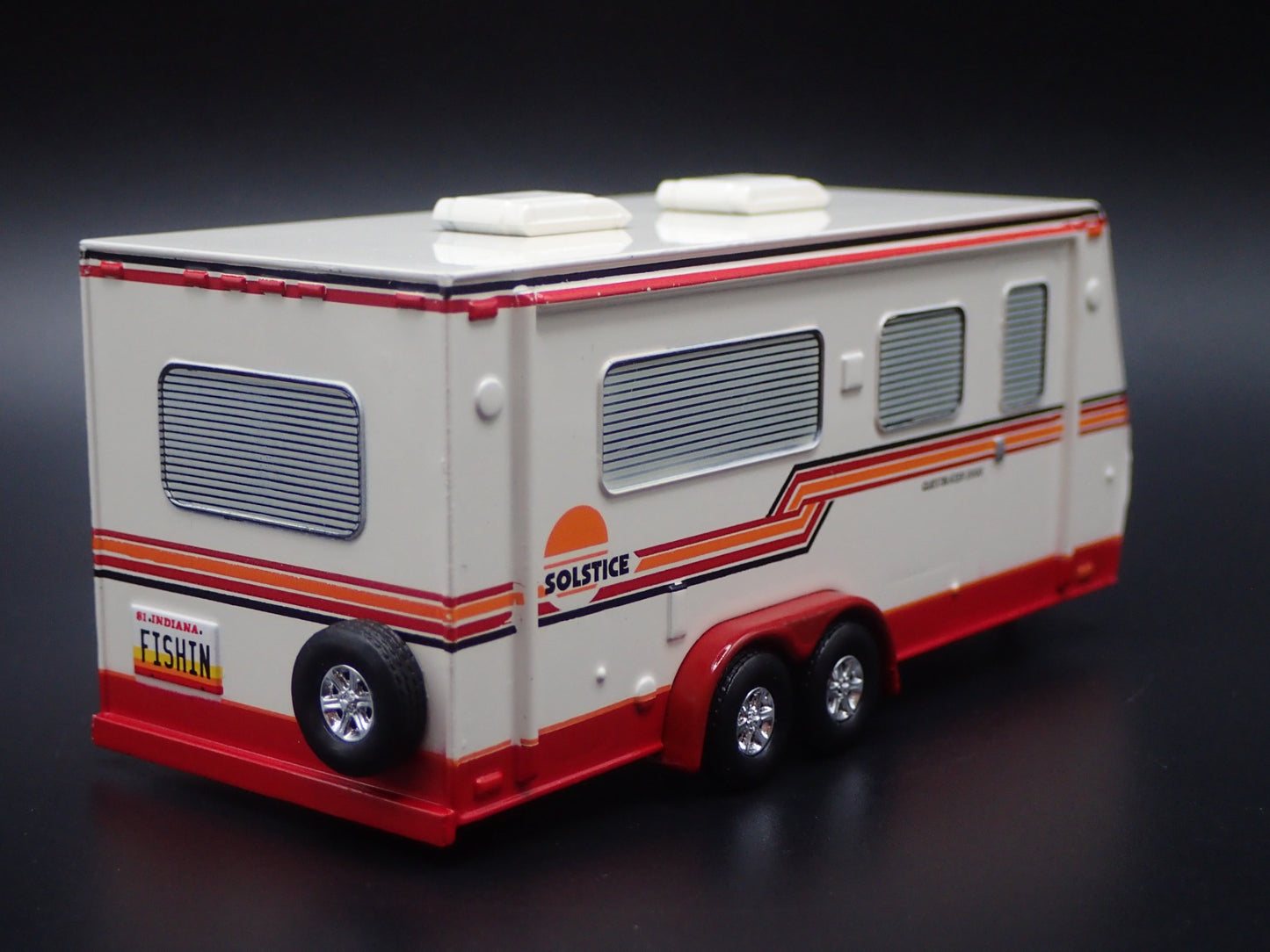 MODERN CAMPER TRAILER W/ HITCH 1:64 SCALE LIMITED COLLECTIBLE DIORAMA MODEL CAR