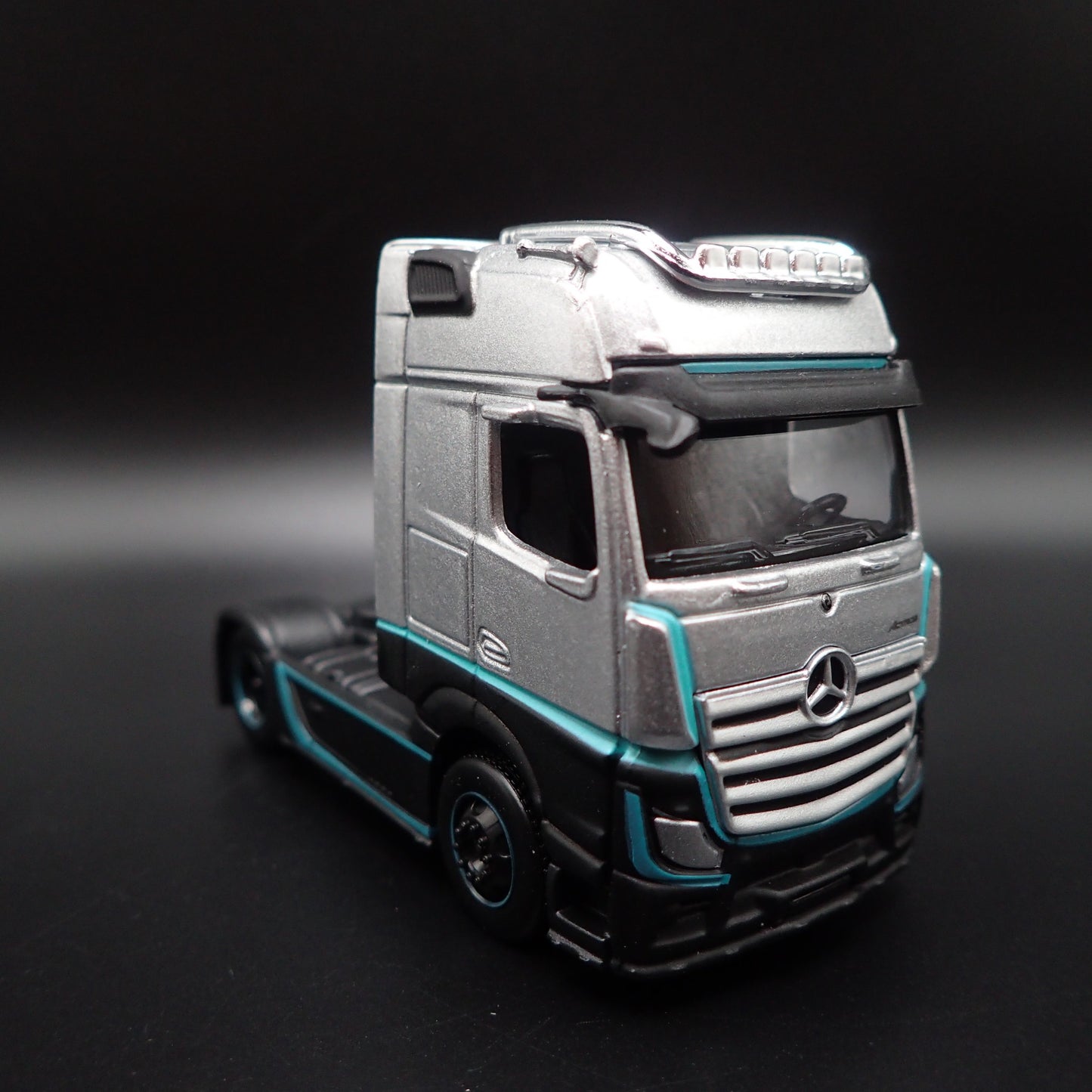 MERCEDES-BENZ ACTROS 1851 CAB BIG RIG 1/64 SCALE COLLECTIBLE DIECAST MODEL CAR
