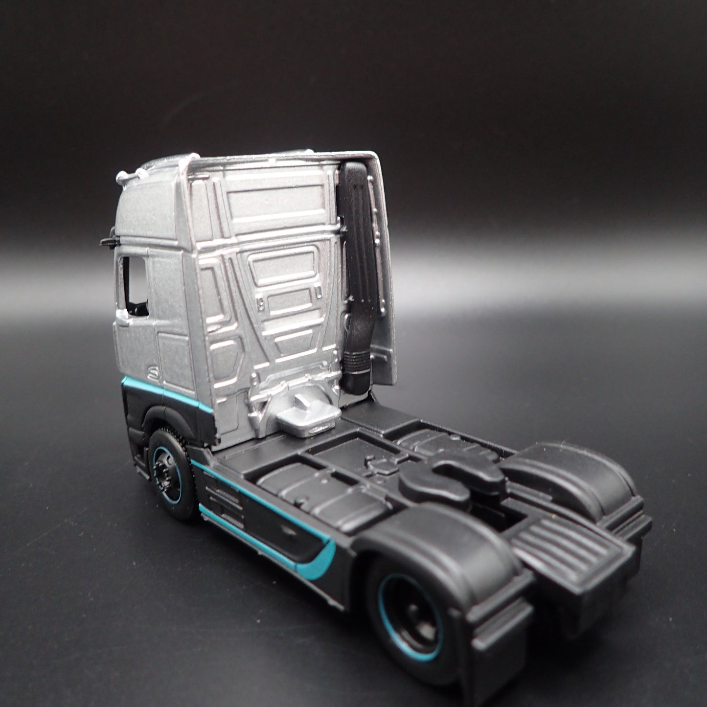 MERCEDES-BENZ ACTROS 1851 CAB BIG RIG 1/64 SCALE COLLECTIBLE DIECAST MODEL CAR