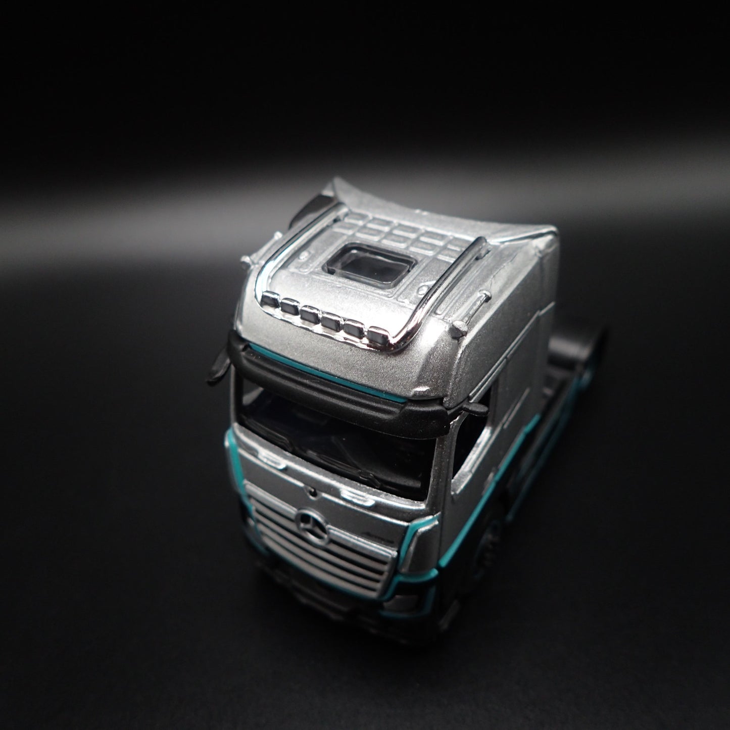 MERCEDES-BENZ ACTROS 1851 CAB BIG RIG 1/64 SCALE COLLECTIBLE DIECAST MODEL CAR