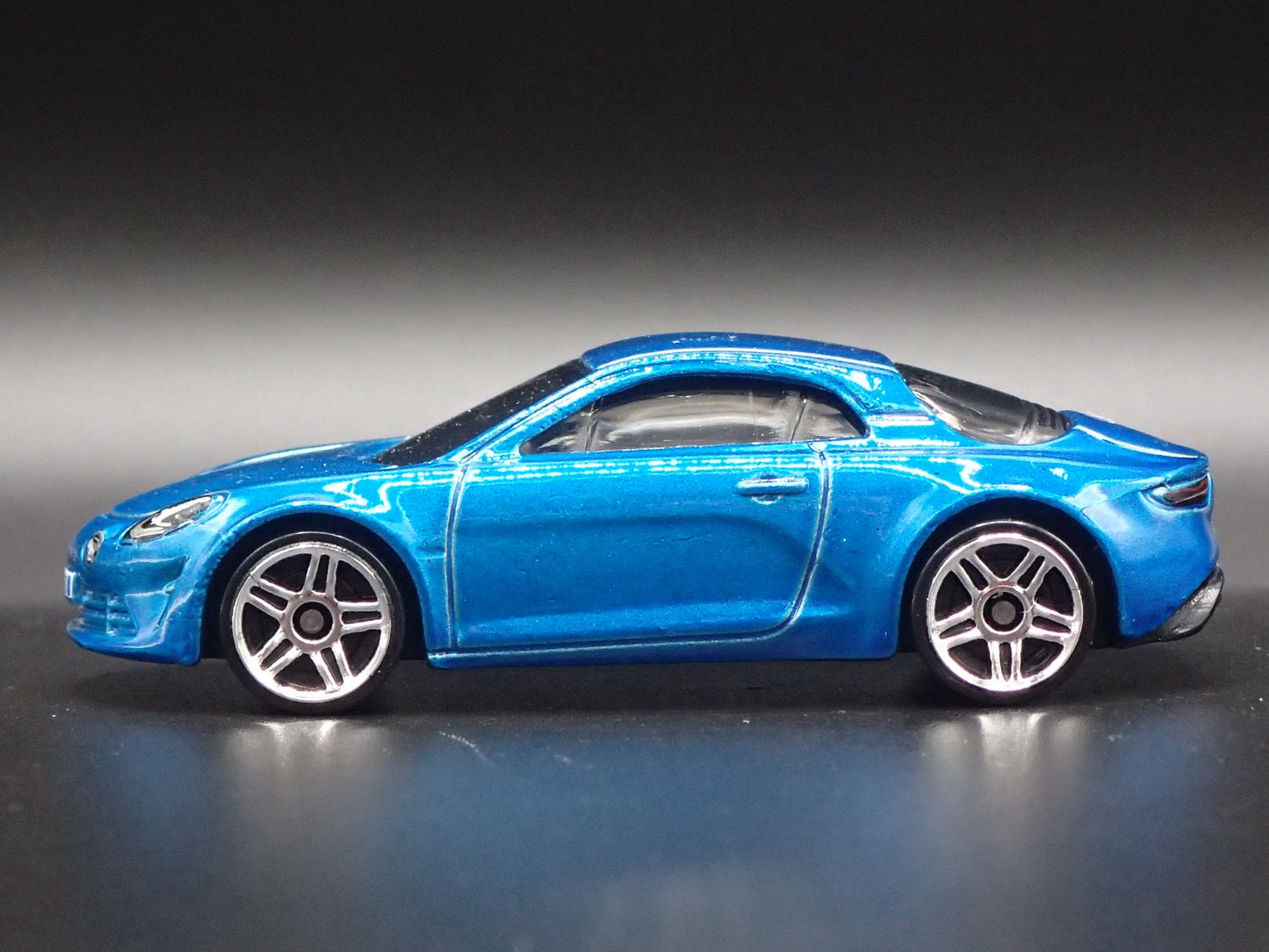 2017-2025 ALPINE A110 BLUE 1:64 SCALE COLLECTIBLE DIORAMA DIECAST MODEL CAR