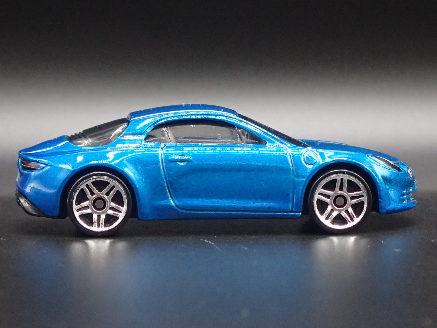 2017-2025 ALPINE A110 BLUE 1:64 SCALE COLLECTIBLE DIORAMA DIECAST MODEL CAR