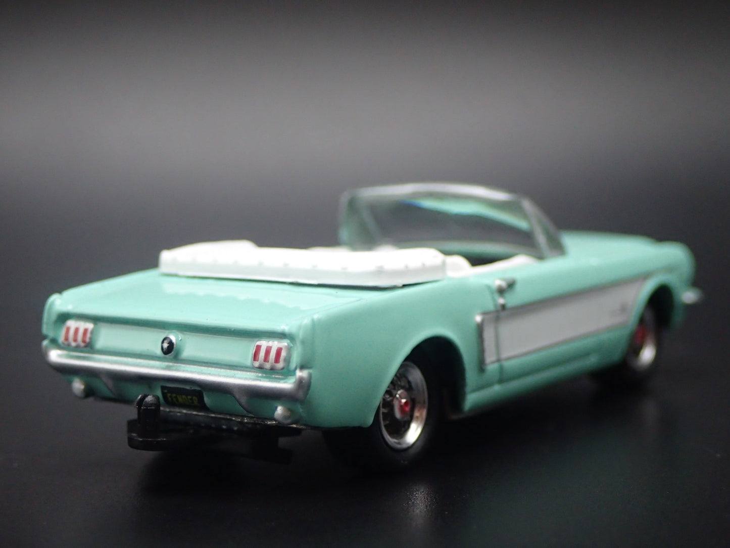 1965 65 FORD MUSTANG CONVERTIBLE MINT GREEN 1/64 SCALE DIORAMA DIECAST MODEL CAR