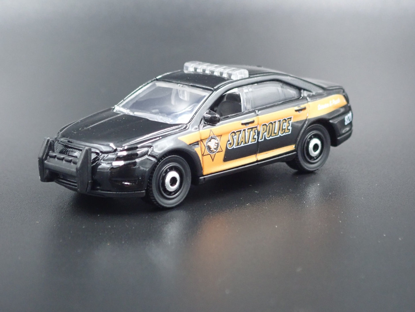FORD POLICE INTERCEPTOR STATE POLICE BLACK 1/64 SCALE DIECAST DIORAMA MODEL CAR