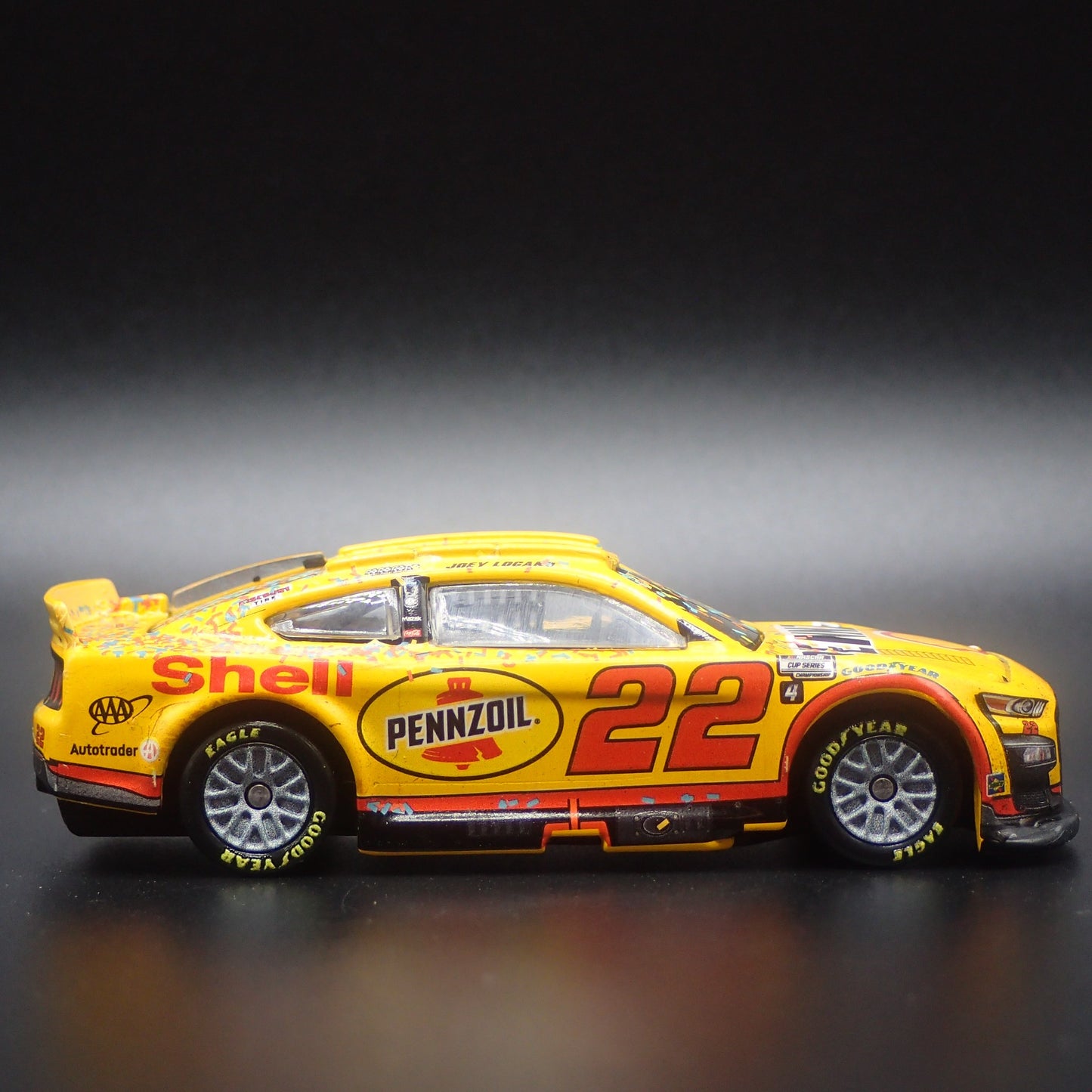 2022 22 FORD MUSTANG #22 JOEY LOGANO PENNZOIL WIN NASCAR 1:64 DIECAST MODEL CAR