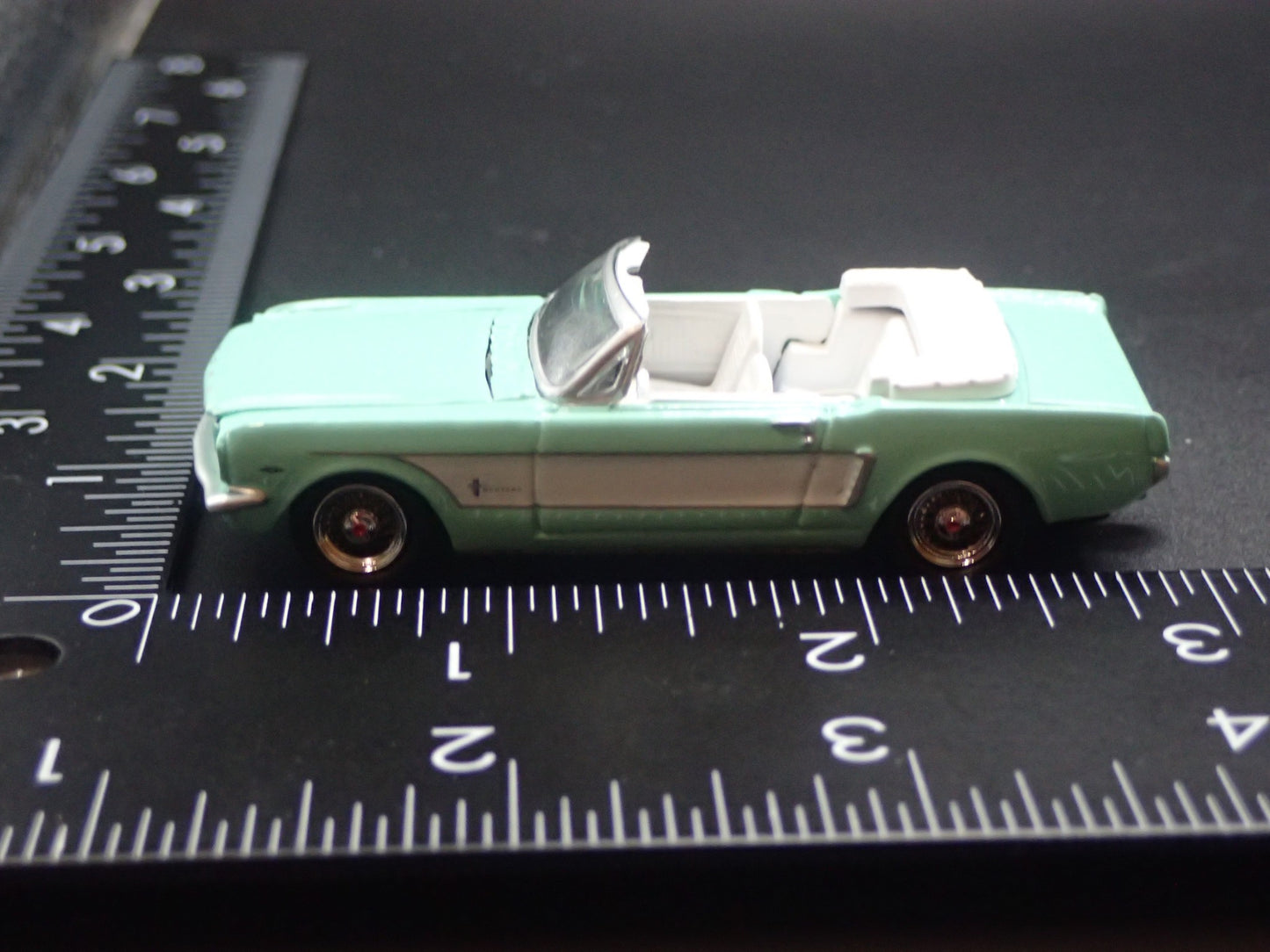 1965 65 FORD MUSTANG CONVERTIBLE MINT GREEN 1/64 SCALE DIORAMA DIECAST MODEL CAR