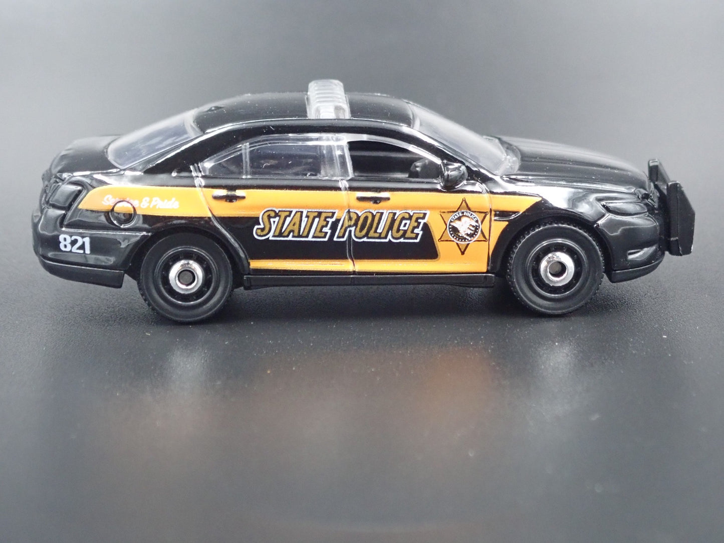 FORD POLICE INTERCEPTOR STATE POLICE BLACK 1/64 SCALE DIECAST DIORAMA MODEL CAR