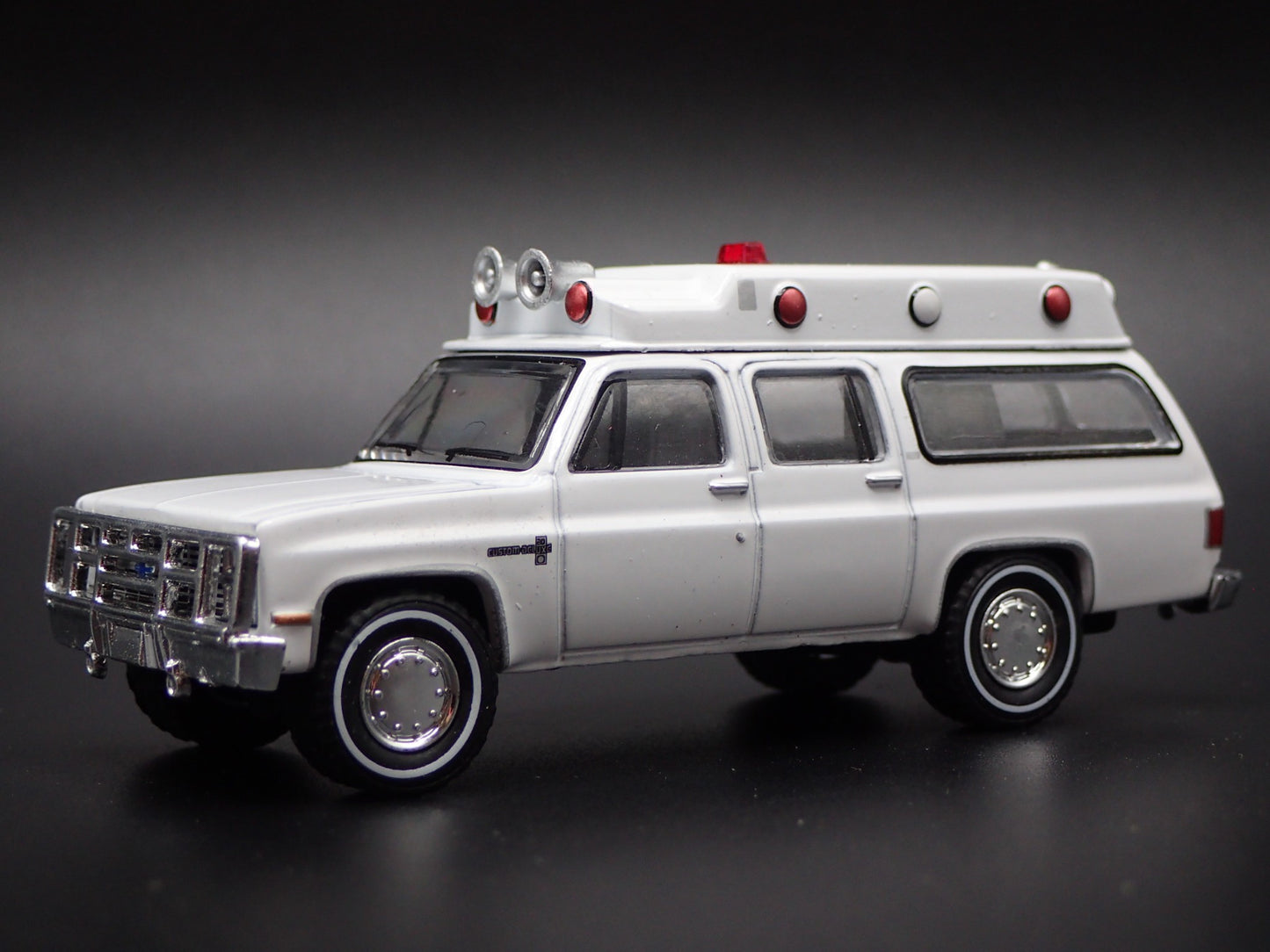 1973-1991 CHEVY CHEVROLET SUBURBAN K20 AMBULANCE 1:64 SCALE DIECAST MODEL CAR