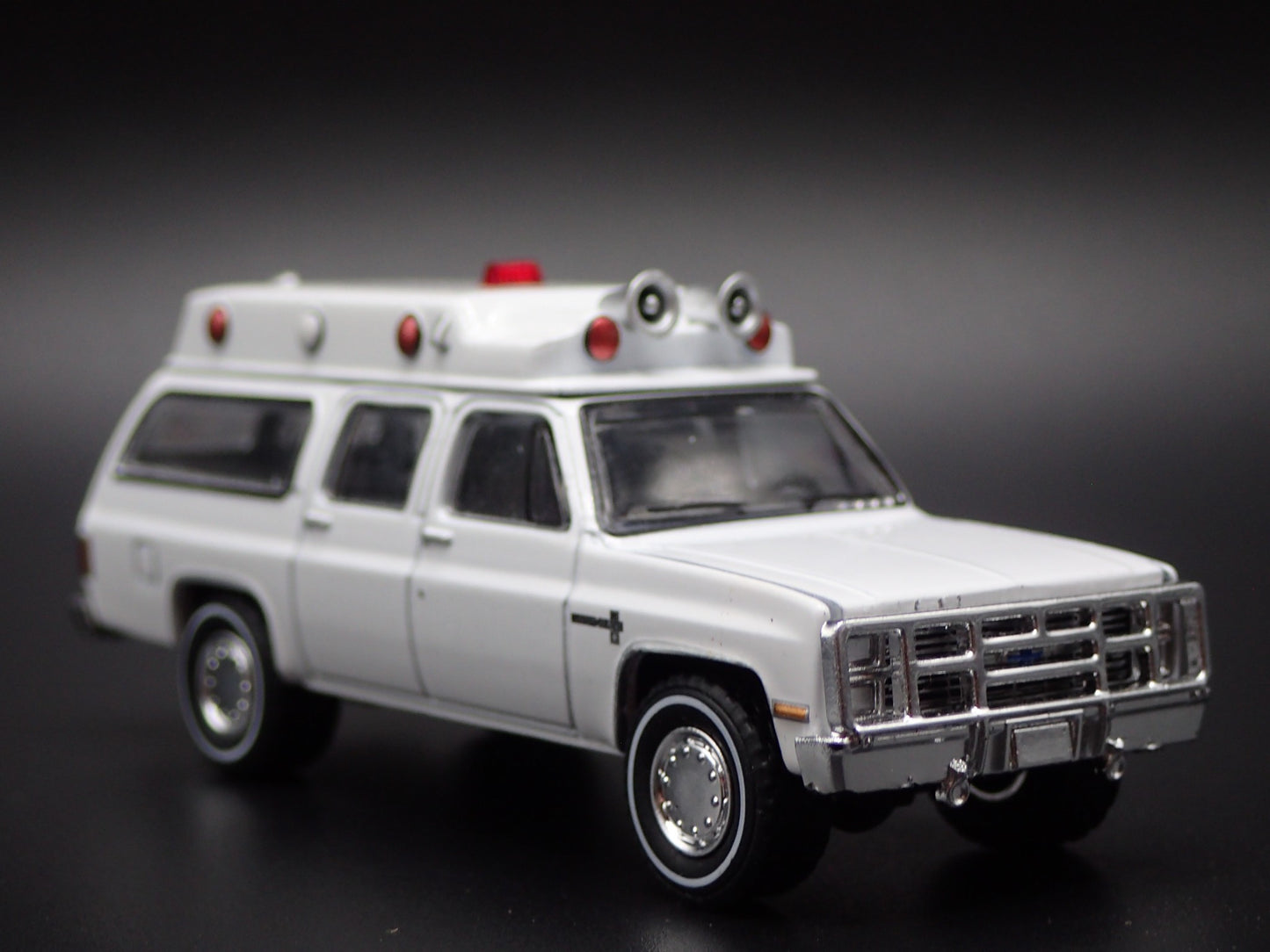1973-1991 CHEVY CHEVROLET SUBURBAN K20 AMBULANCE 1:64 SCALE DIECAST MODEL CAR