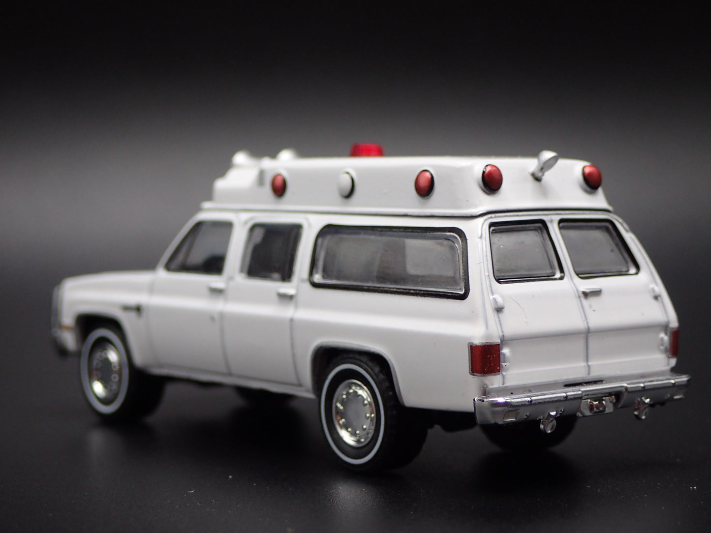 1973-1991 CHEVY CHEVROLET SUBURBAN K20 AMBULANCE 1:64 SCALE DIECAST MODEL CAR