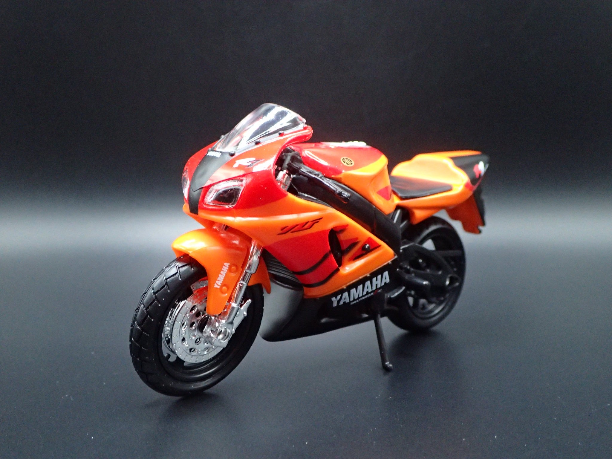 YAMAHA YZF-R7 SPORT BIKE MOTORCYCLE ORANGE 1/18 SCALE DIORAMA DIECAST ...