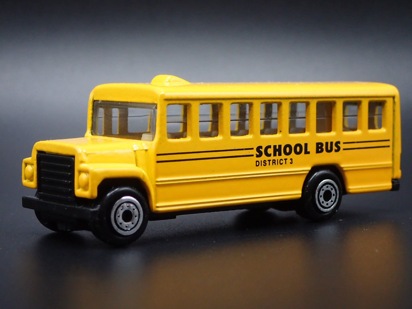 VINTAGE SCHOOL BUS YELLOW 1:64 MB SCALE COLLECTIBLE DIORAMA DIECAST MODEL CAR