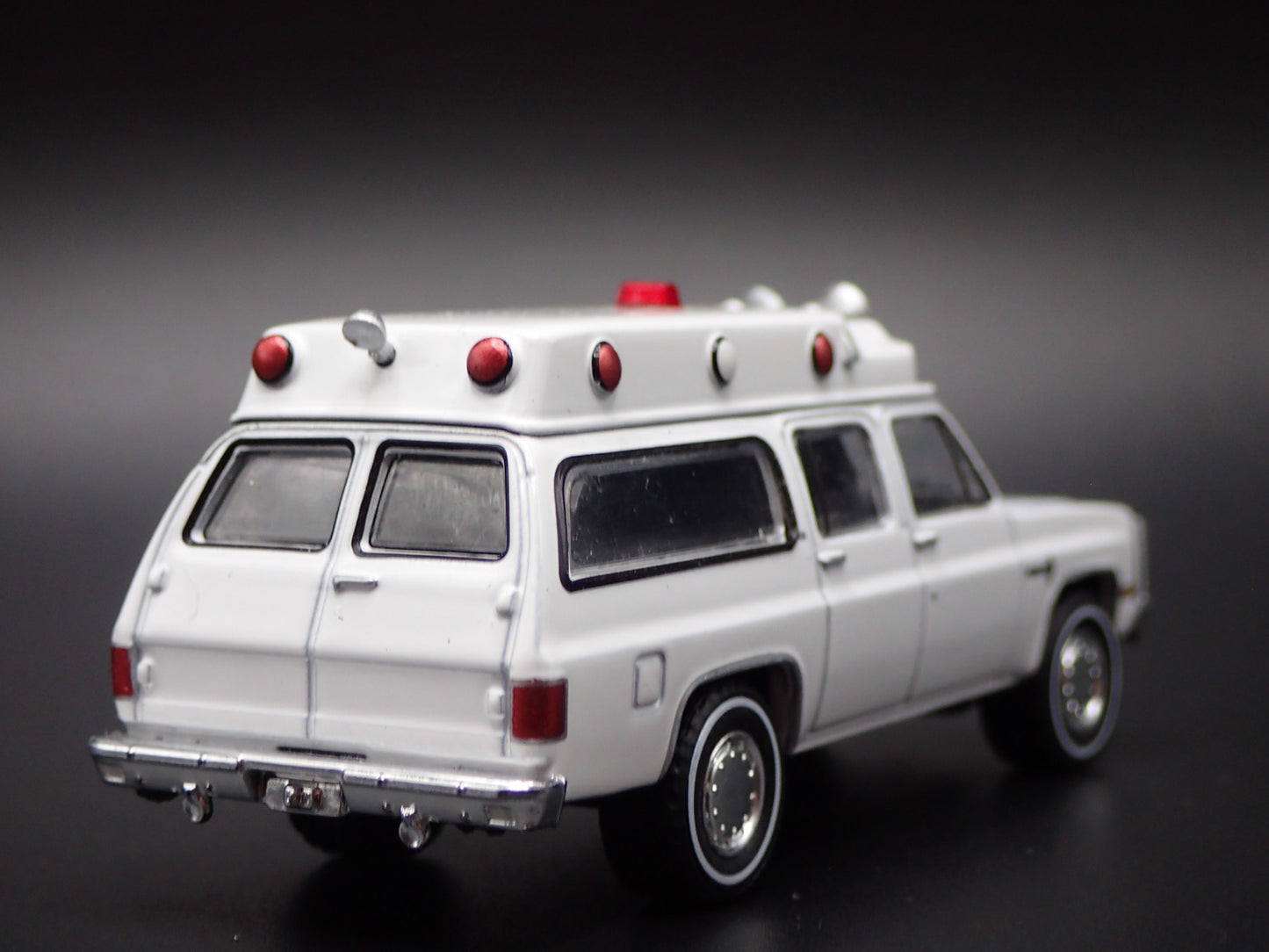 1973-1991 CHEVY CHEVROLET SUBURBAN K20 AMBULANCE 1:64 SCALE DIECAST MODEL CAR