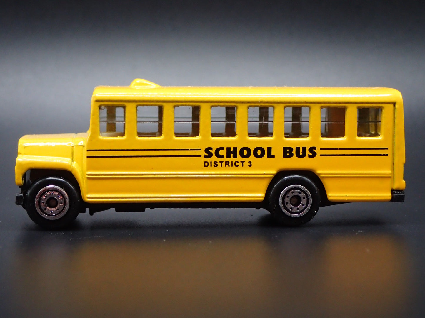 VINTAGE SCHOOL BUS YELLOW 1:64 MB SCALE COLLECTIBLE DIORAMA DIECAST MODEL CAR