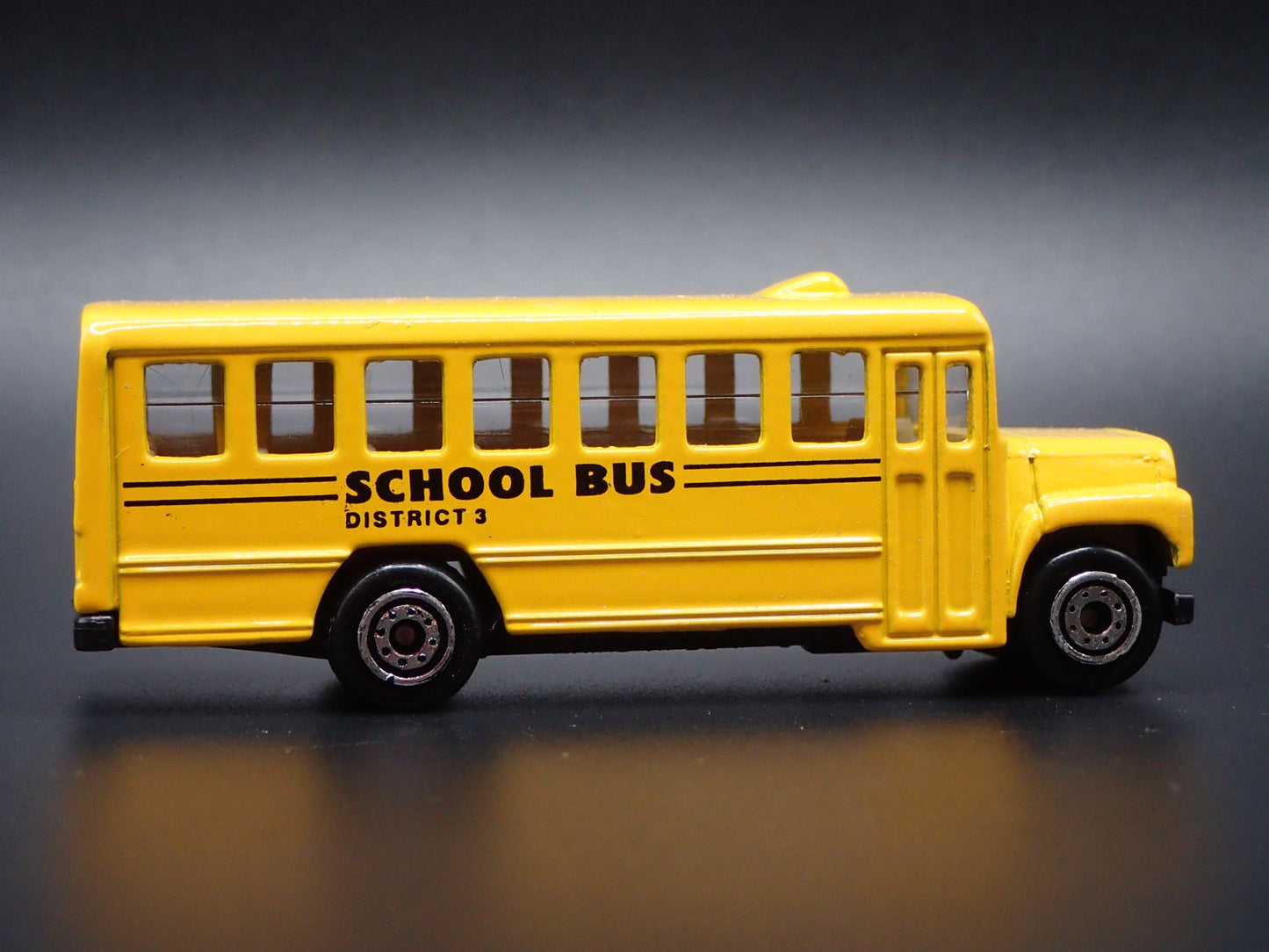 VINTAGE SCHOOL BUS YELLOW 1:64 MB SCALE COLLECTIBLE DIORAMA DIECAST MODEL CAR