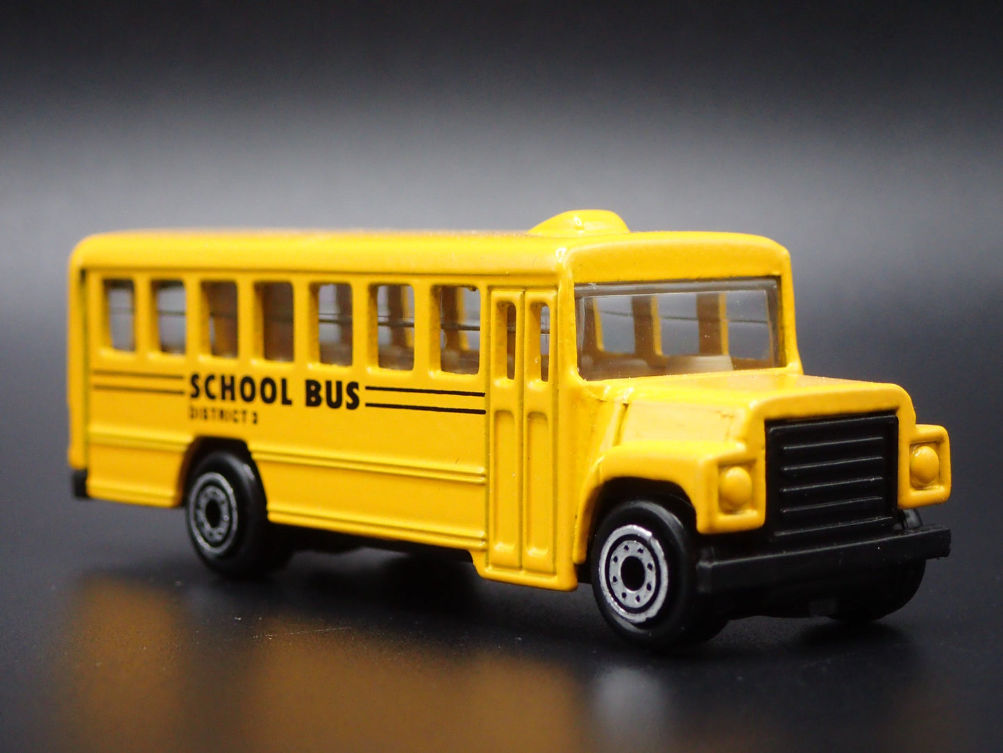 VINTAGE SCHOOL BUS YELLOW 1:64 MB SCALE COLLECTIBLE DIORAMA DIECAST MODEL CAR