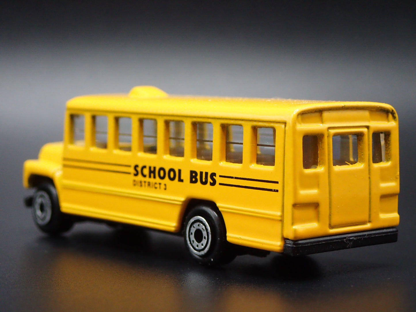 VINTAGE SCHOOL BUS YELLOW 1:64 MB SCALE COLLECTIBLE DIORAMA DIECAST MODEL CAR