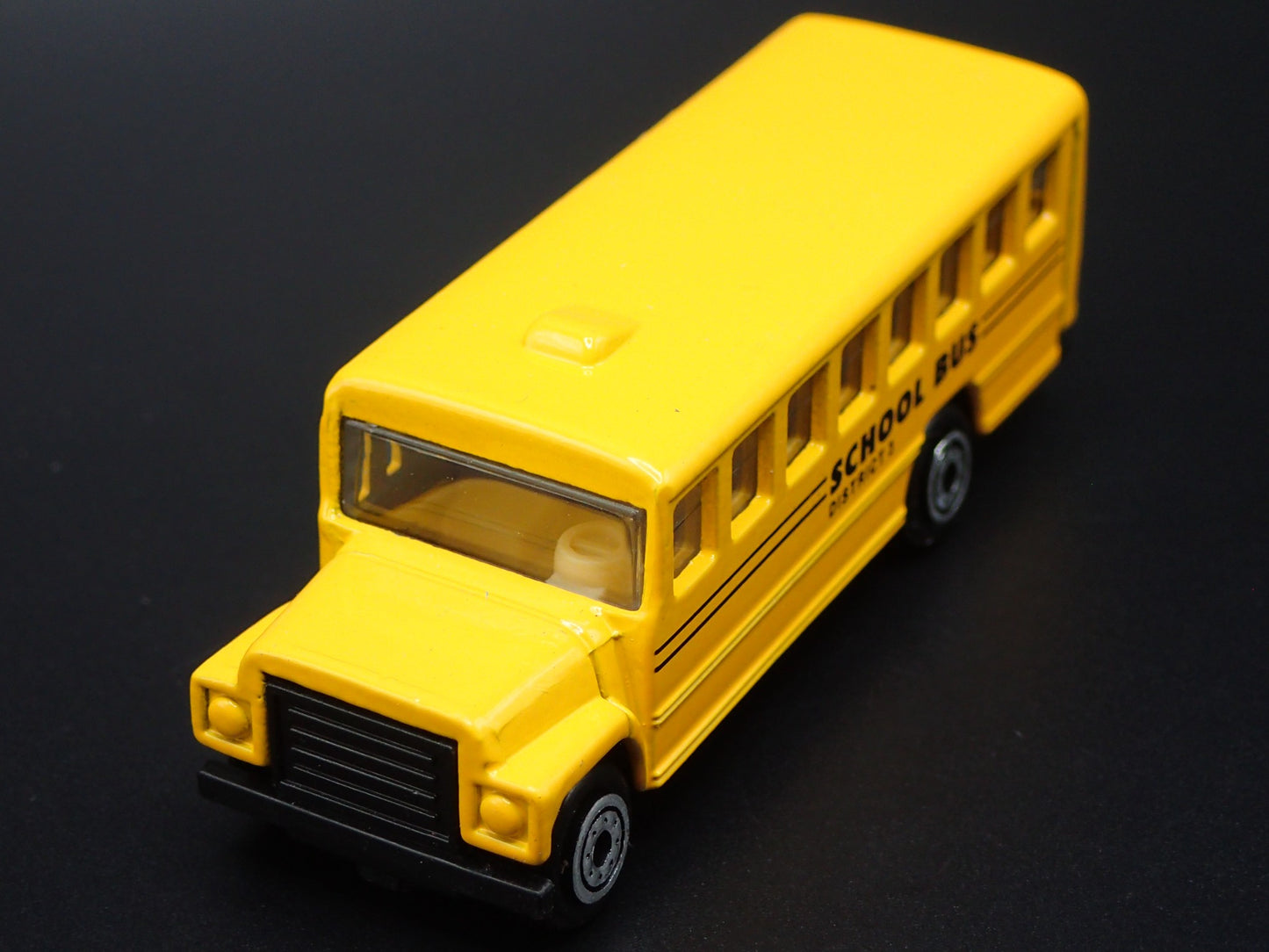 VINTAGE SCHOOL BUS YELLOW 1:64 MB SCALE COLLECTIBLE DIORAMA DIECAST MODEL CAR