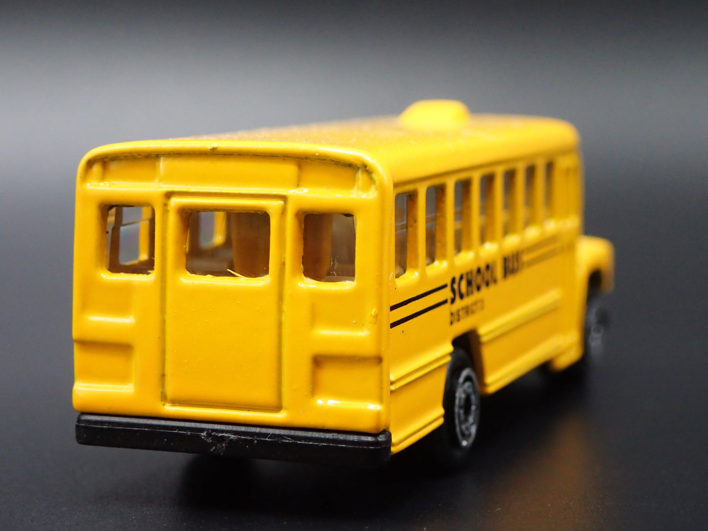 VINTAGE SCHOOL BUS YELLOW 1:64 MB SCALE COLLECTIBLE DIORAMA DIECAST MODEL CAR