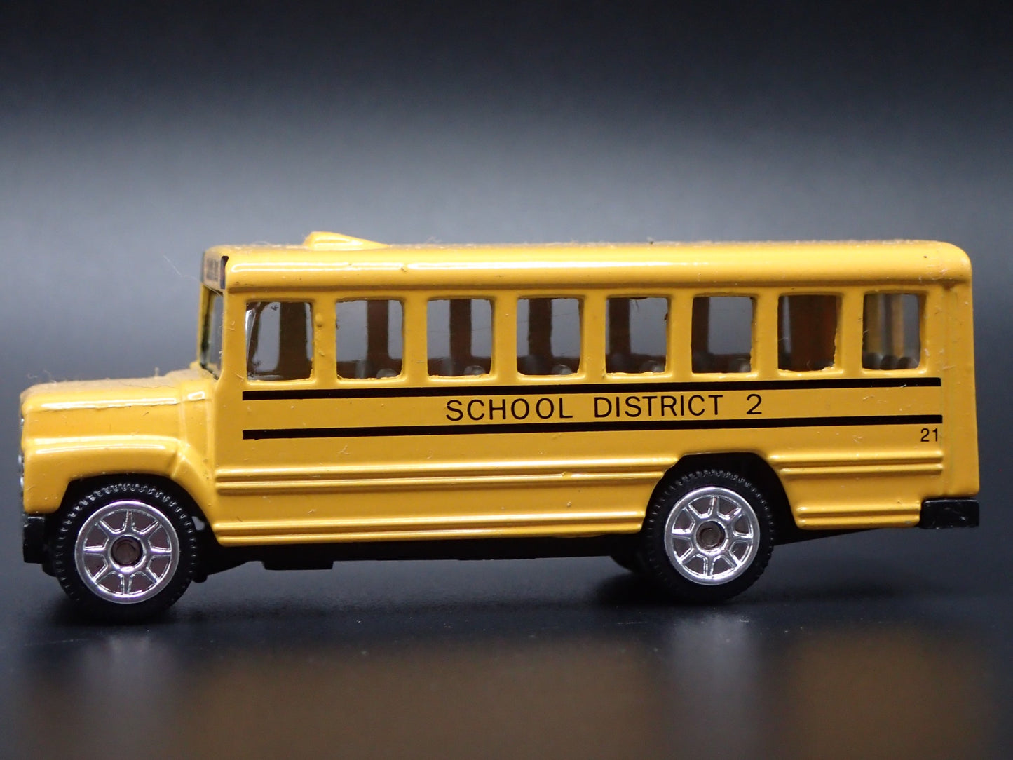 VINTAGE SCHOOL BUS YELLOW 1:64 MB SCALE COLLECTIBLE DIORAMA DIECAST MODEL CAR
