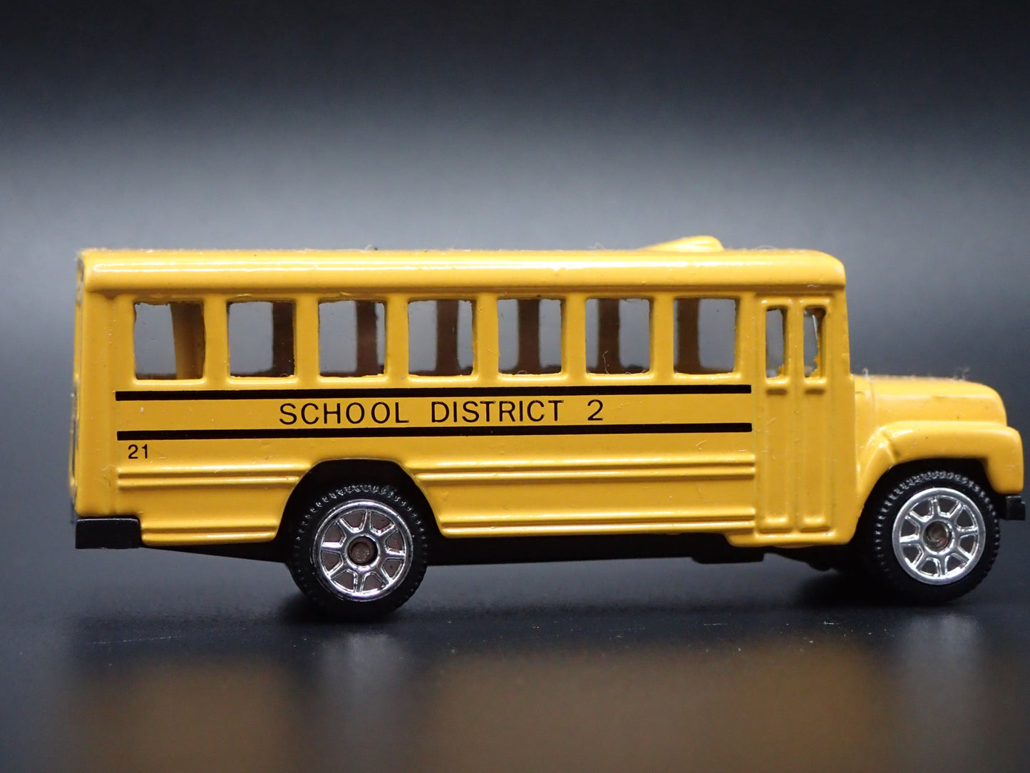 VINTAGE SCHOOL BUS YELLOW 1:64 MB SCALE COLLECTIBLE DIORAMA DIECAST MODEL CAR