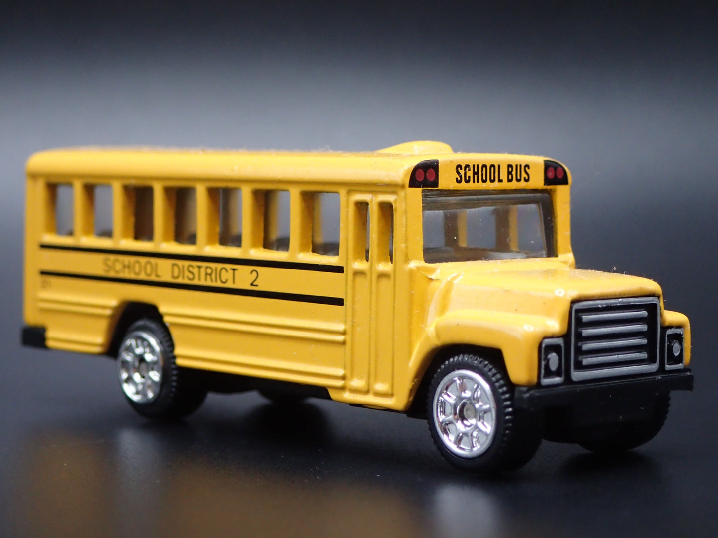 VINTAGE SCHOOL BUS YELLOW 1:64 MB SCALE COLLECTIBLE DIORAMA DIECAST MODEL CAR