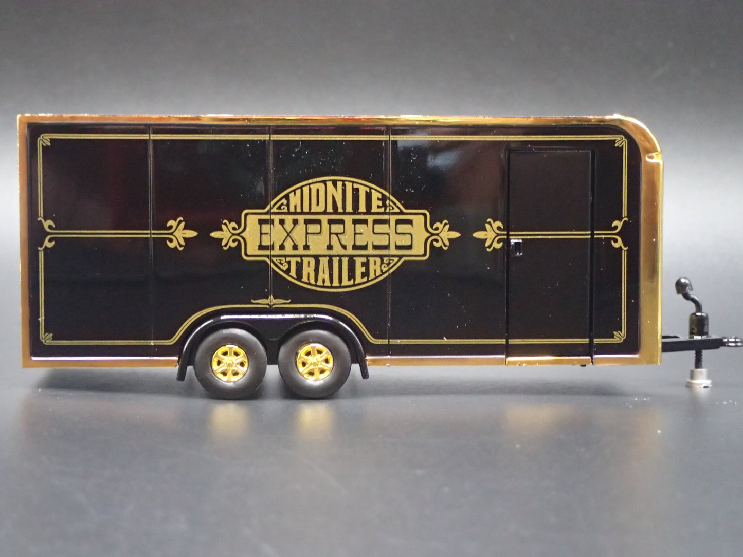MIDNIGHT EXPRESS ENCLOSED CAR TOY HAULER TRAILER OPENING DOOR 1:64 SCALE MODEL