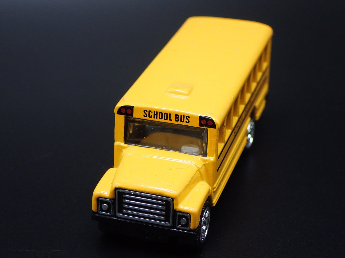 VINTAGE SCHOOL BUS YELLOW 1:64 MB SCALE COLLECTIBLE DIORAMA DIECAST MODEL CAR