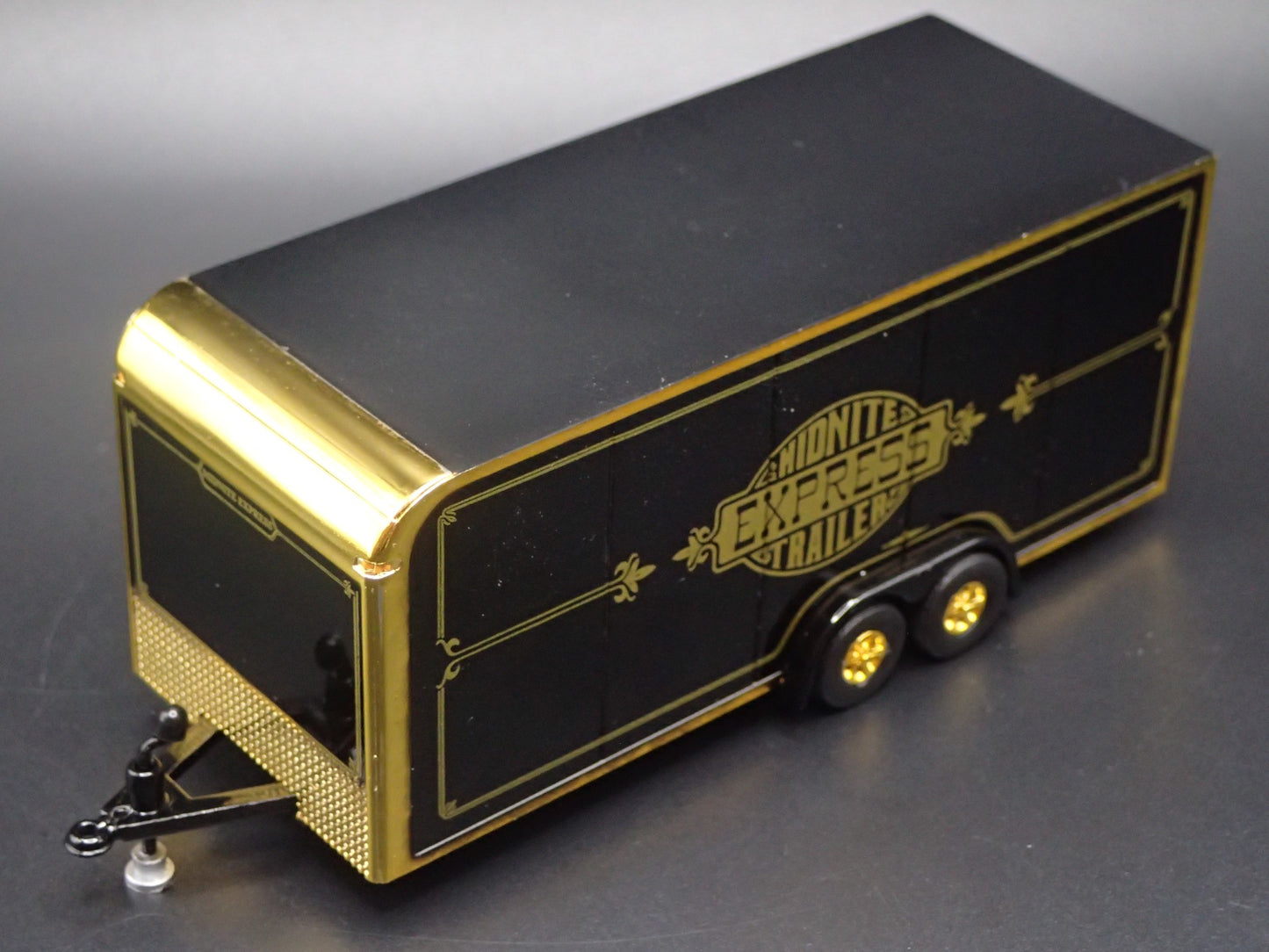 MIDNIGHT EXPRESS ENCLOSED CAR TOY HAULER TRAILER OPENING DOOR 1:64 SCALE MODEL