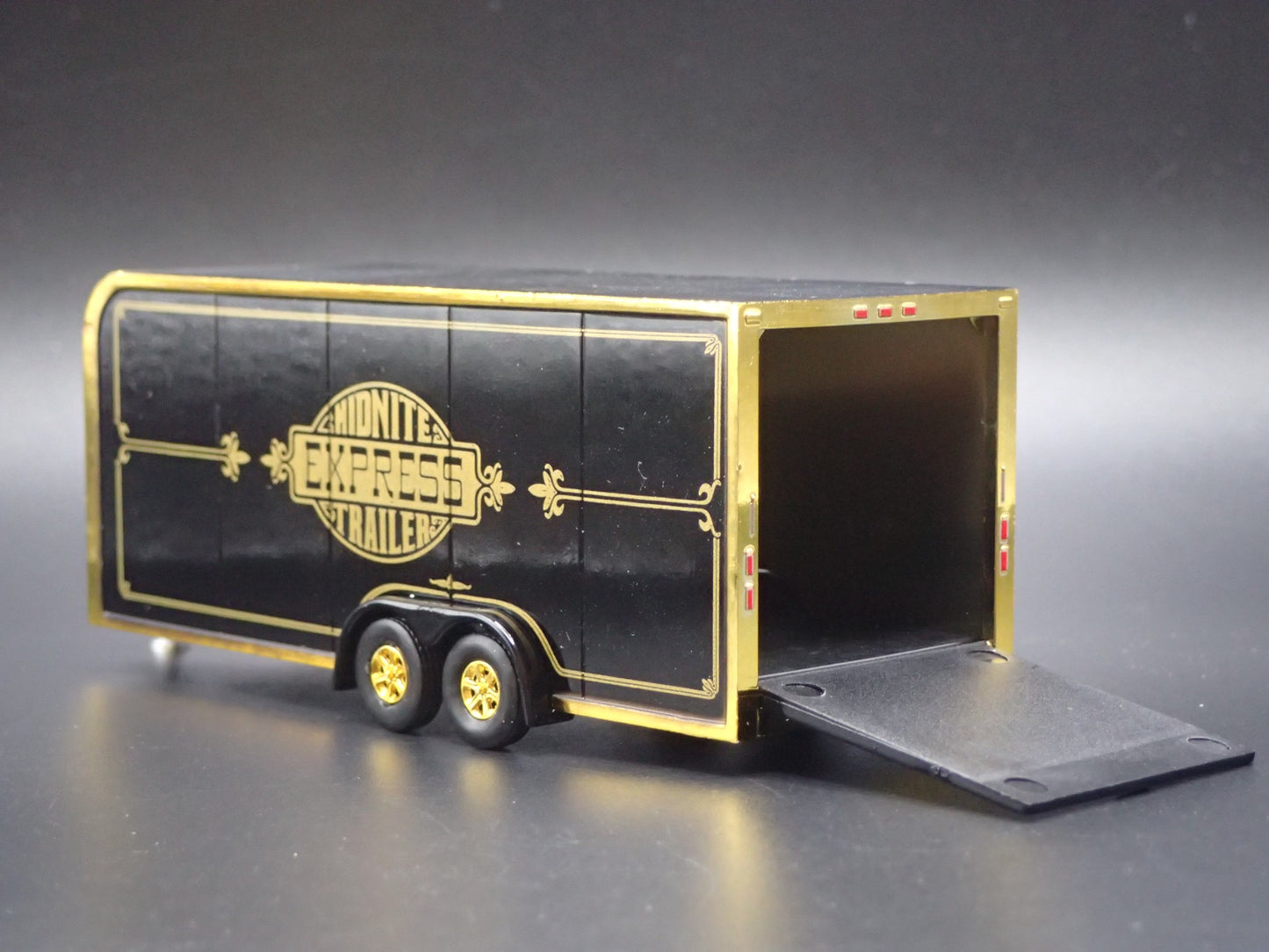 MIDNIGHT EXPRESS ENCLOSED CAR TOY HAULER TRAILER OPENING DOOR 1:64 SCALE MODEL