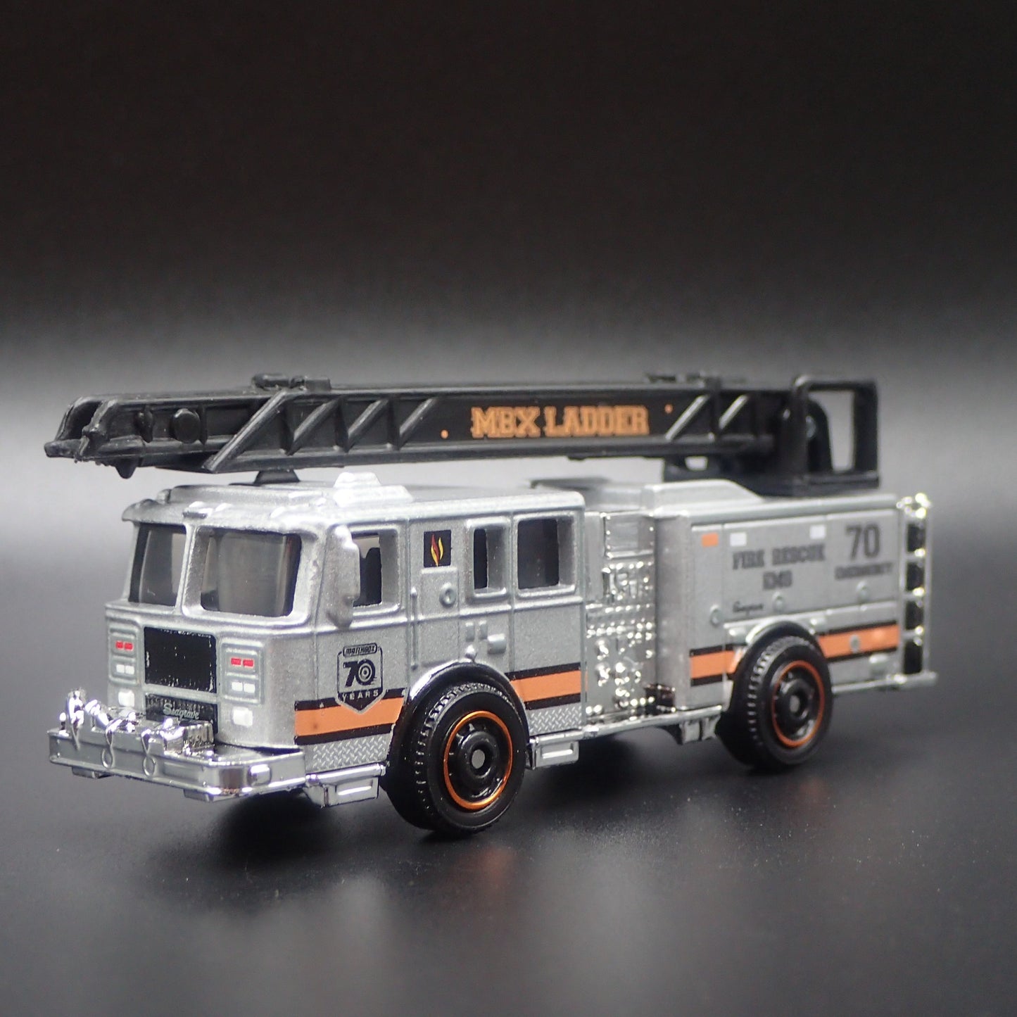 SEAGRAVE FIRE TRUCK ENGINE RESCUE EMS EMERGENCY 1/64 MB SCALE DIECAST MODEL CAR