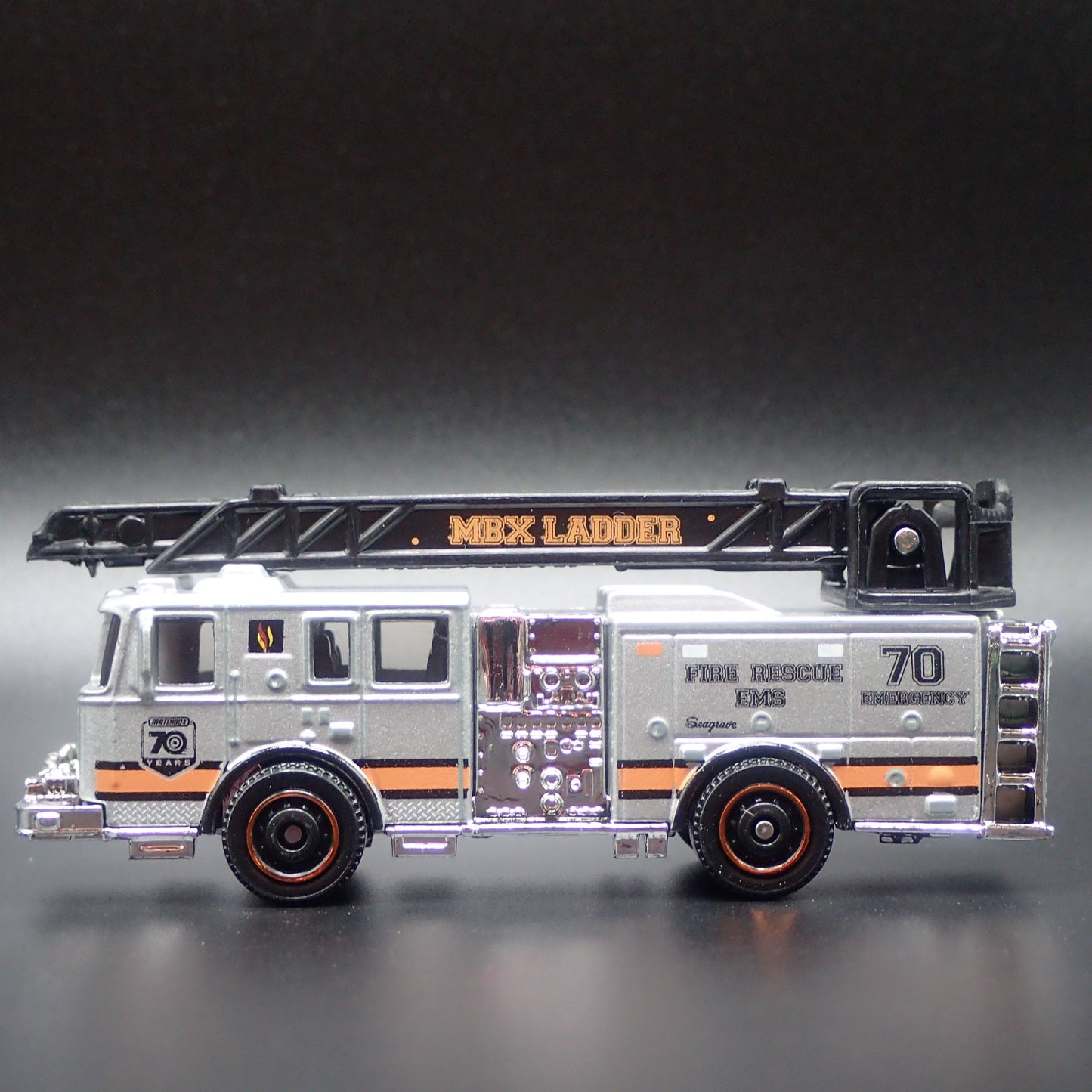 SEAGRAVE FIRE TRUCK ENGINE RESCUE EMS EMERGENCY 1/64 MB SCALE DIECAST MODEL CAR