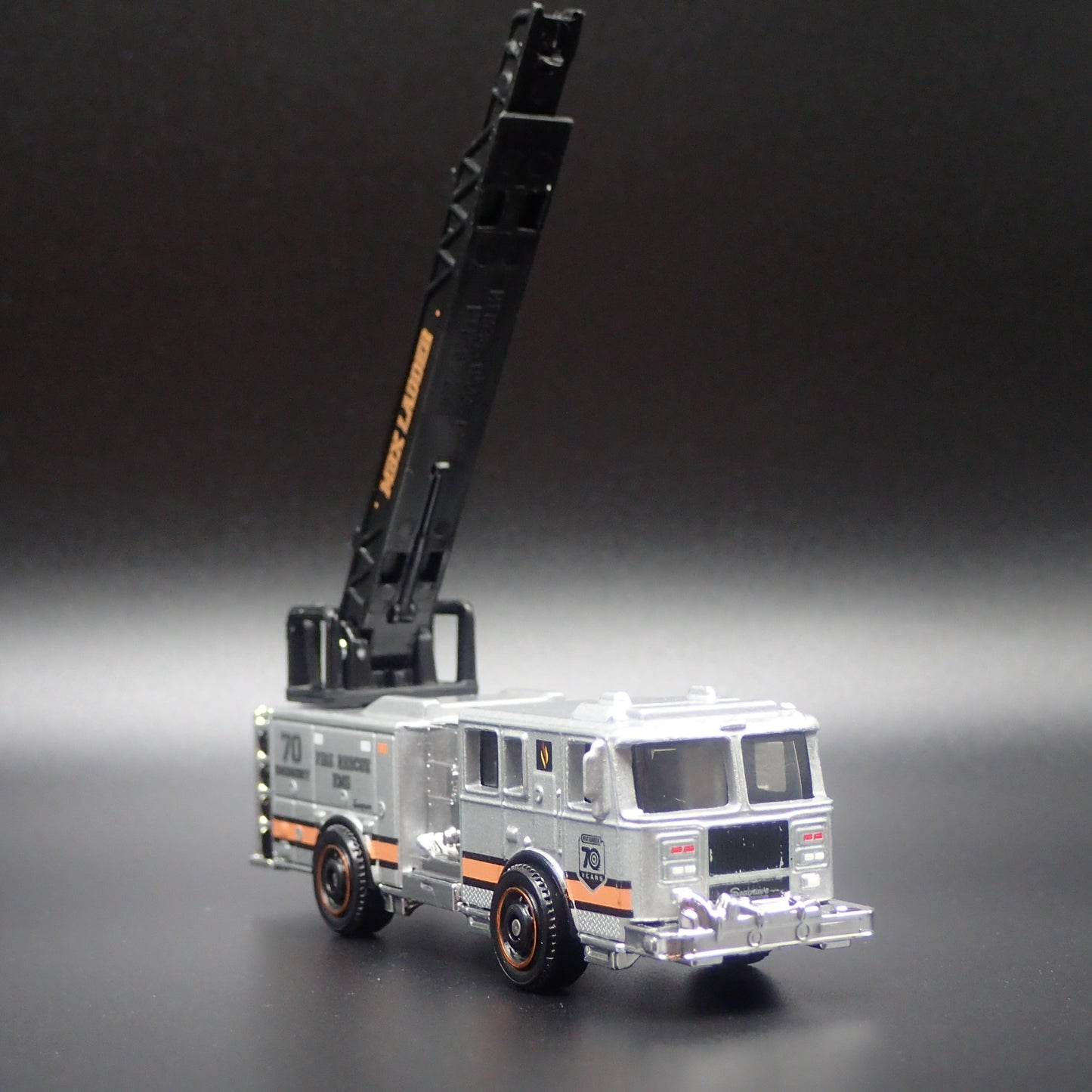 SEAGRAVE FIRE TRUCK ENGINE RESCUE EMS EMERGENCY 1/64 MB SCALE DIECAST MODEL CAR