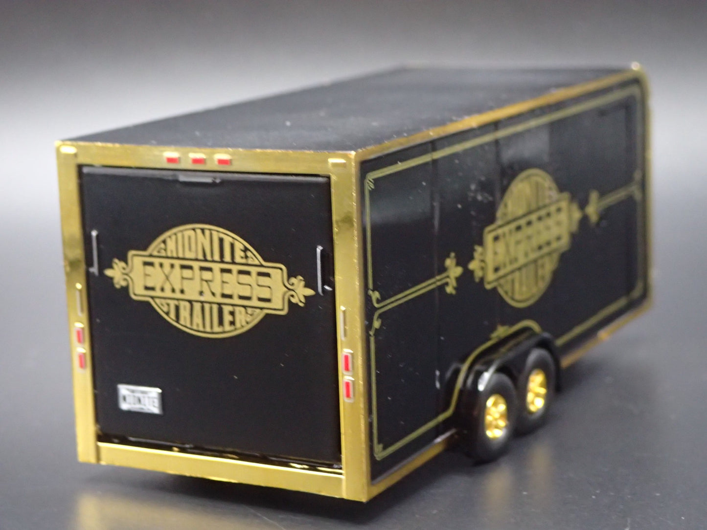 MIDNIGHT EXPRESS ENCLOSED CAR TOY HAULER TRAILER OPENING DOOR 1:64 SCALE MODEL