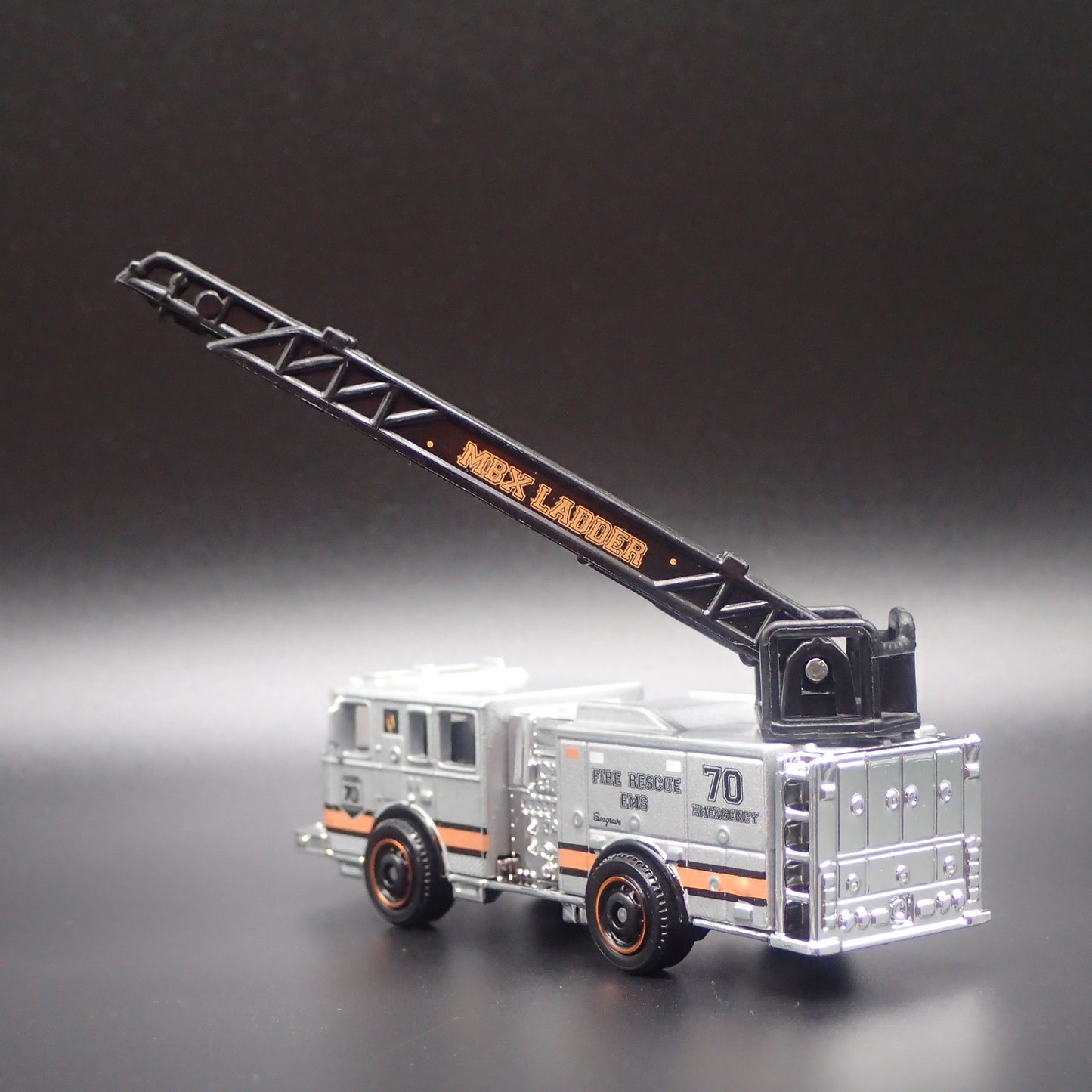 SEAGRAVE FIRE TRUCK ENGINE RESCUE EMS EMERGENCY 1/64 MB SCALE DIECAST MODEL CAR