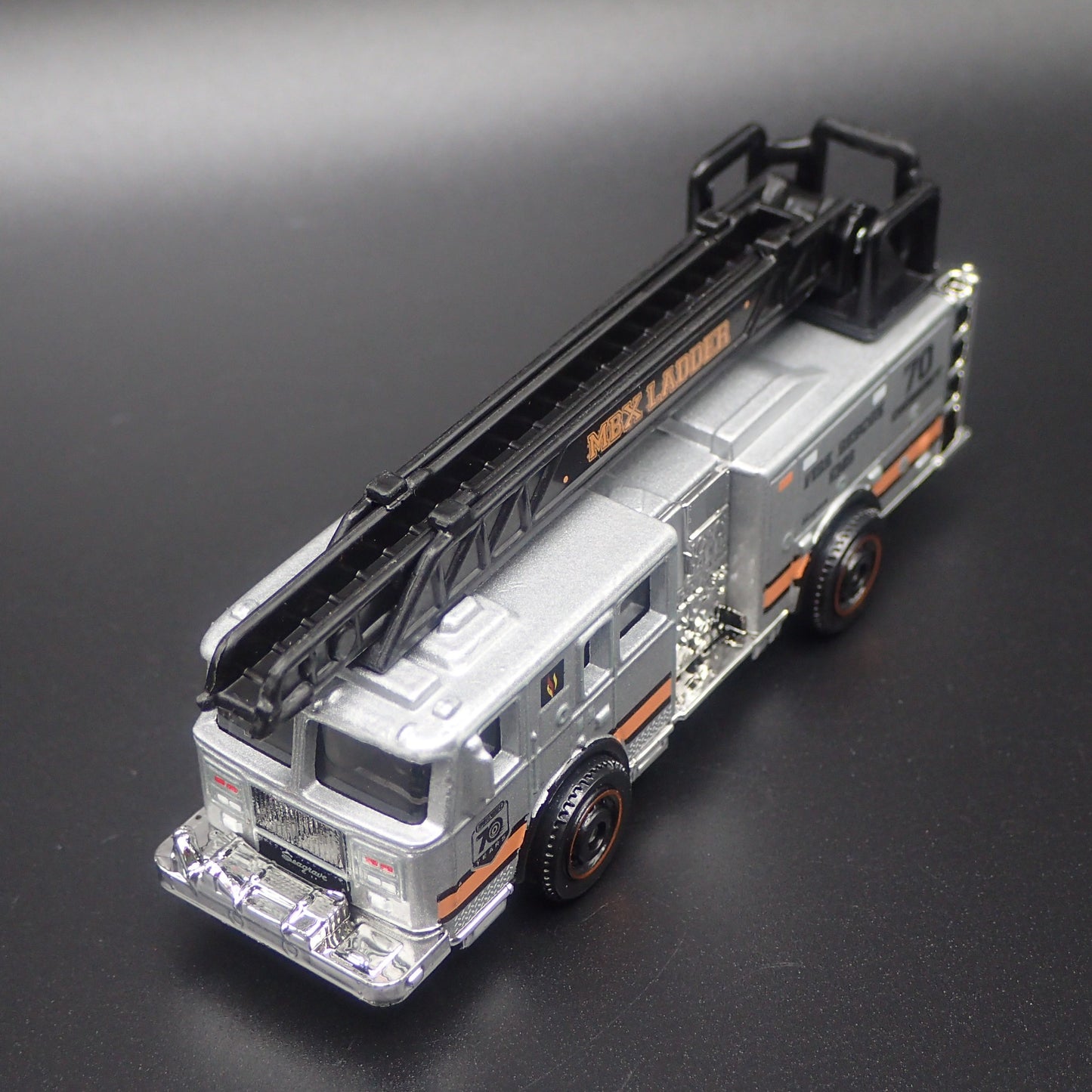 SEAGRAVE FIRE TRUCK ENGINE RESCUE EMS EMERGENCY 1/64 MB SCALE DIECAST MODEL CAR