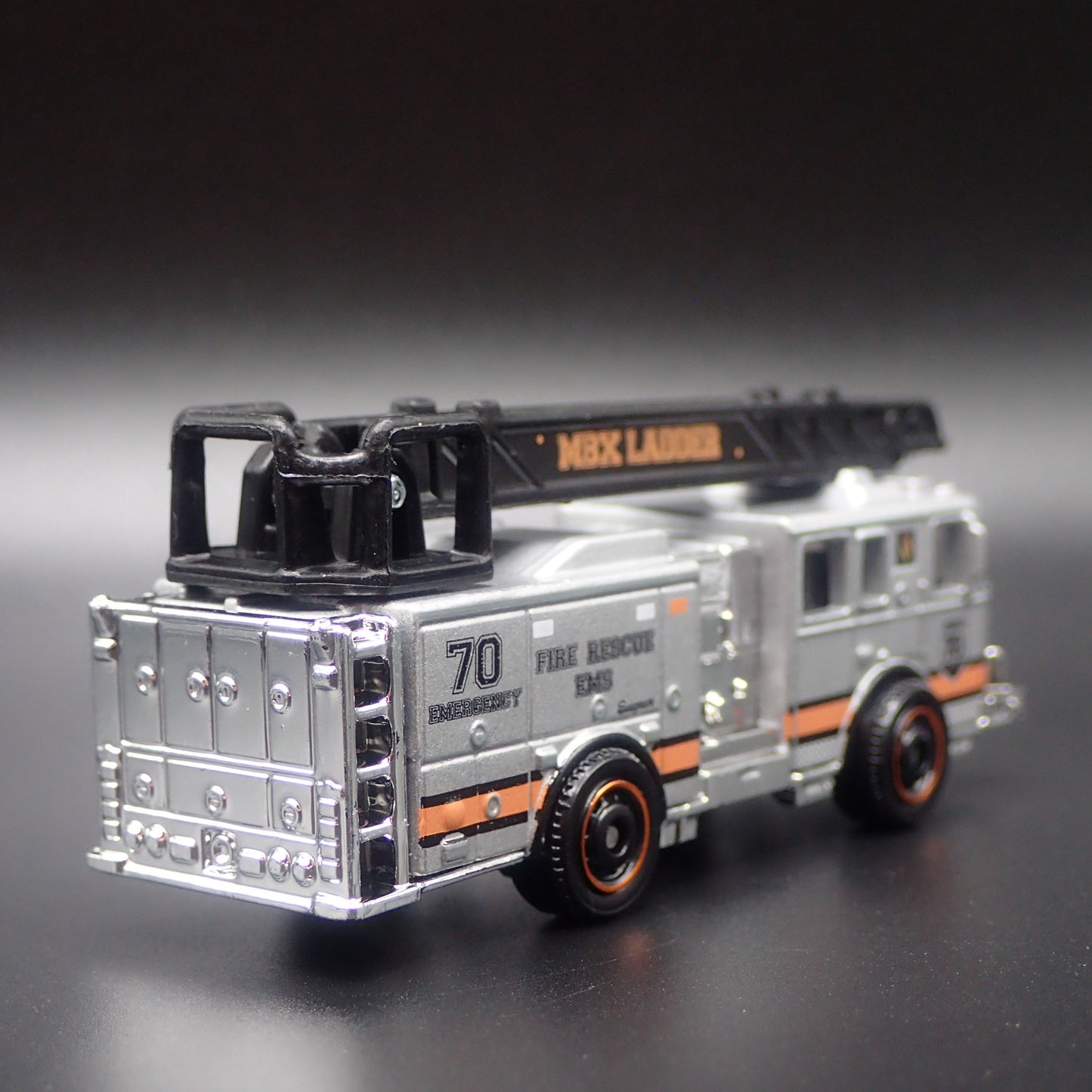 SEAGRAVE FIRE TRUCK ENGINE RESCUE EMS EMERGENCY 1/64 MB SCALE DIECAST MODEL CAR