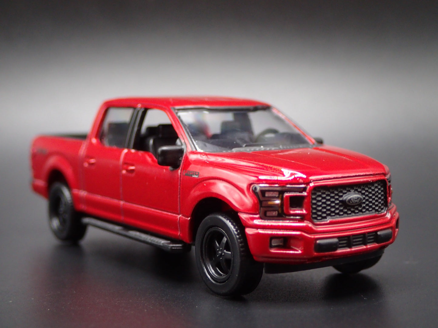 2015-2020 FORD F150 LARIAT PICKUP TRUCK RED 1:64 SCALE DIORAMA DIECAST MODEL CAR