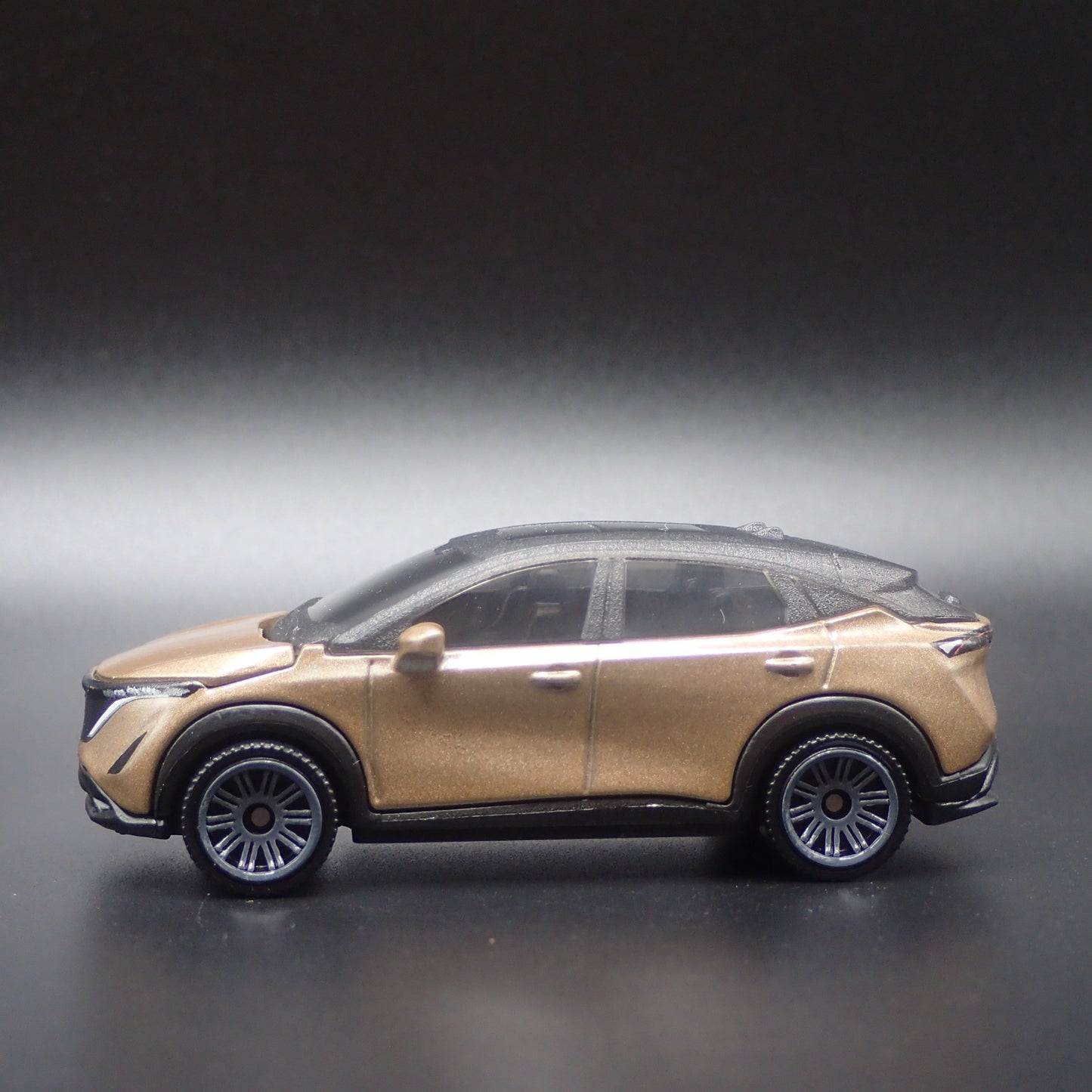 2023-2026 NISSAN ARIYA EV SUV 1:64 SCALE COLLECTIBLE DIORAMA DIECAST MODEL CAR