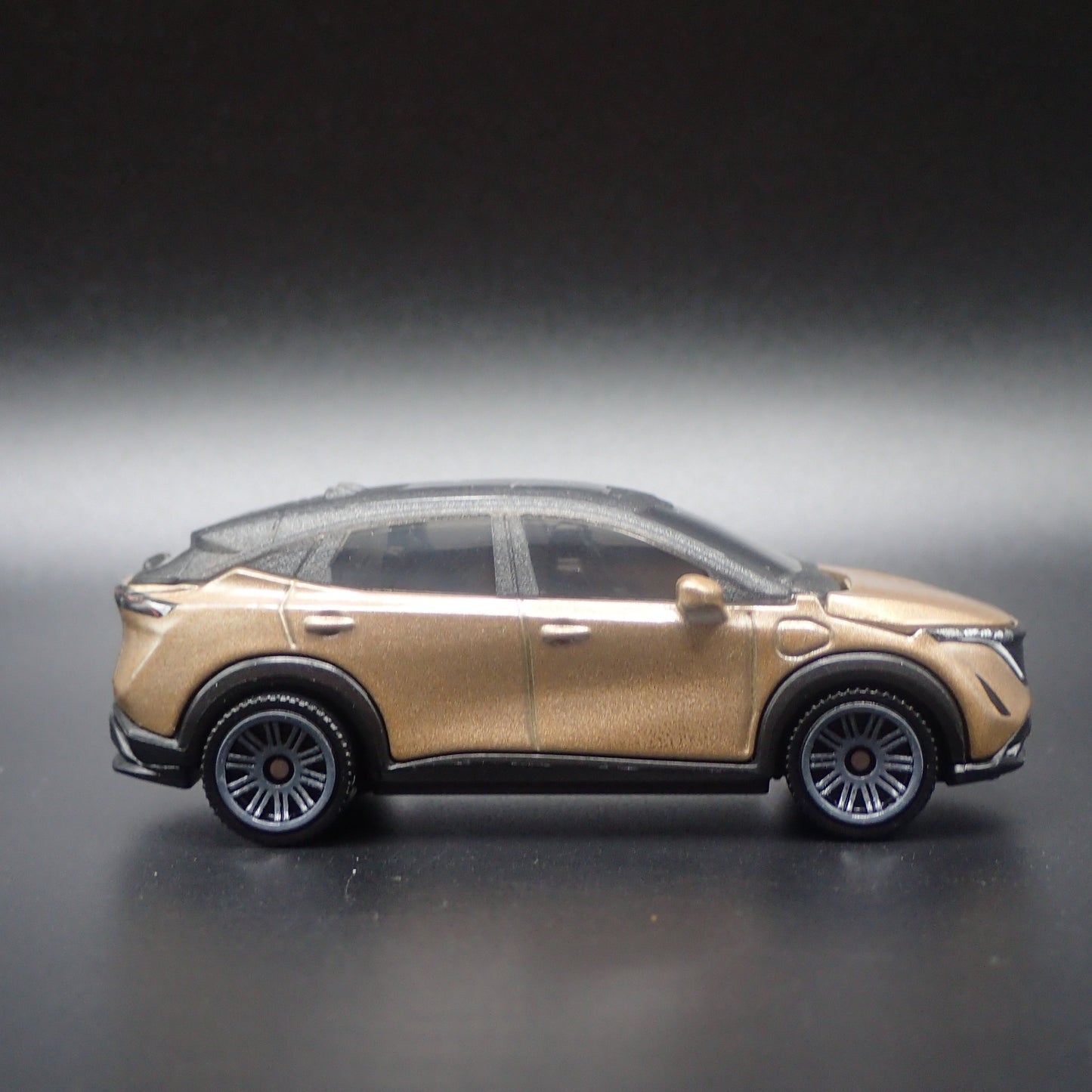 2023-2026 NISSAN ARIYA EV SUV 1:64 SCALE COLLECTIBLE DIORAMA DIECAST MODEL CAR