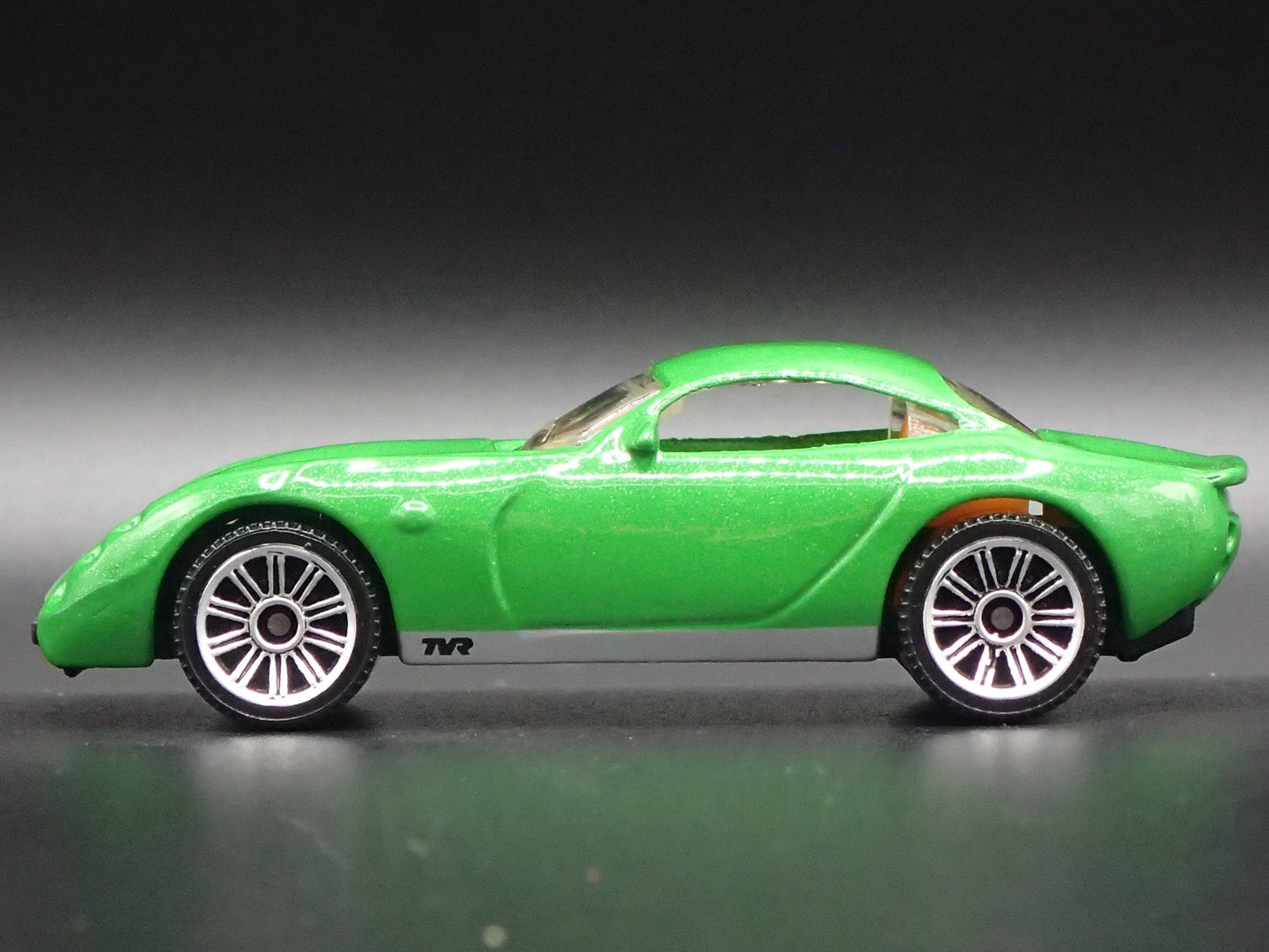 2001-2006 TVR TUSCAN S GREEN 1:64 SCALE COLLECTIBLE DIORAMA DIECAST MODEL CAR