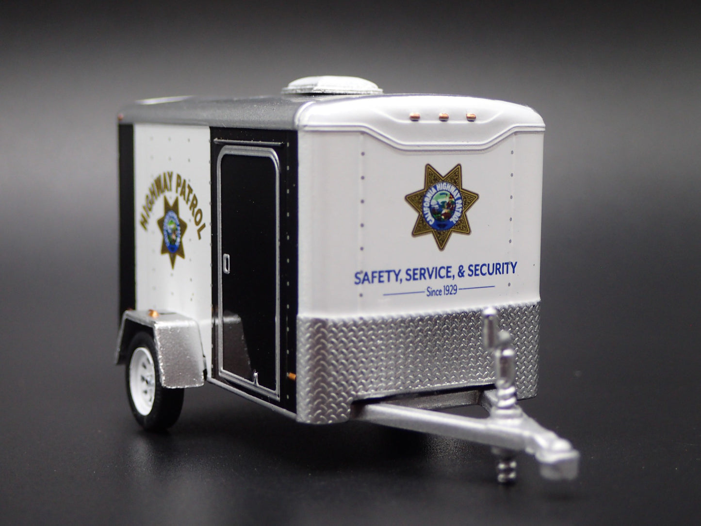 CHP CALIFORNIA HIGHWAY PATROL SMALL CARGO TRAILER 1:64 SCALE DIORAMA MODEL CAR
