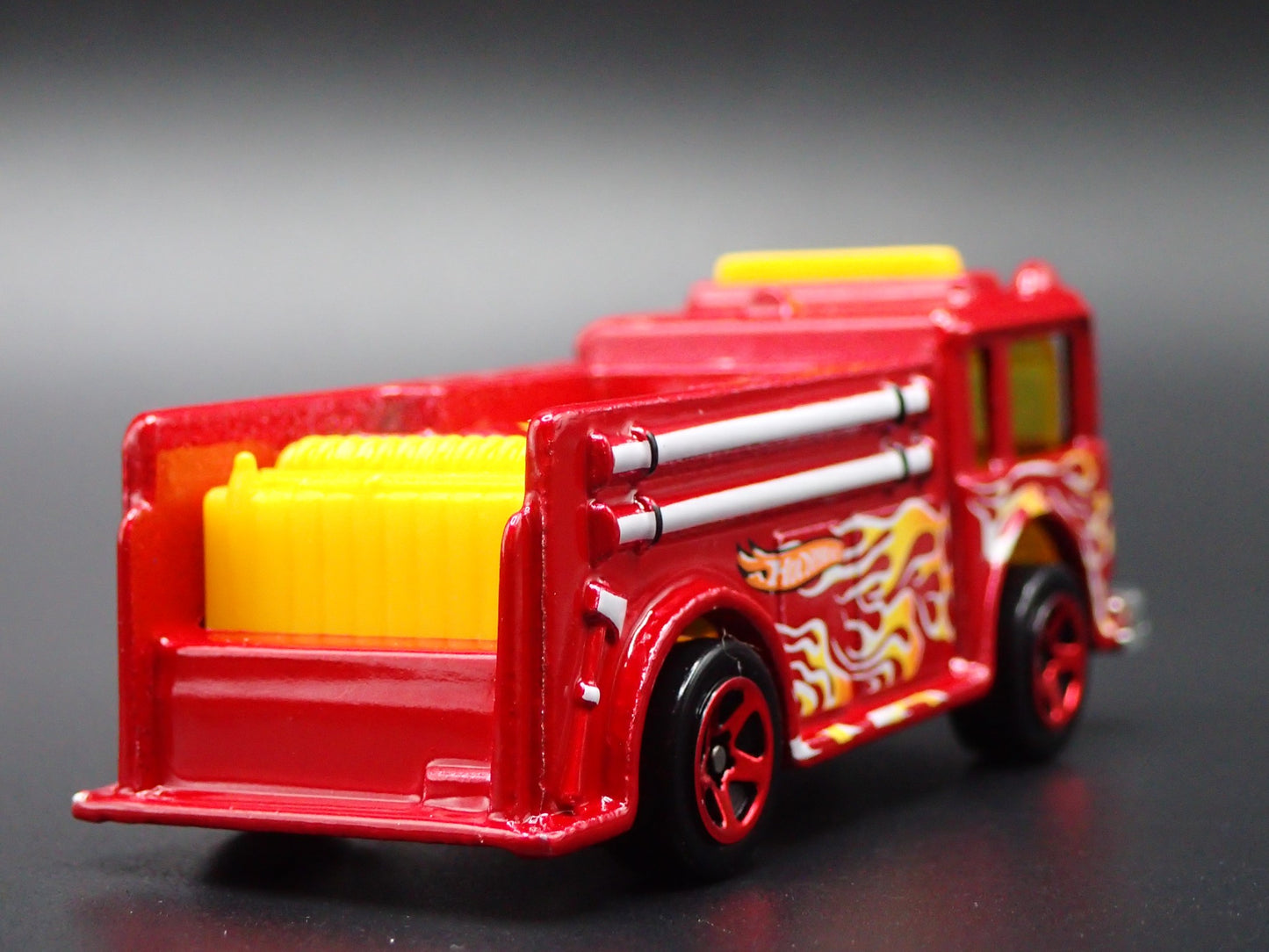 VINTAGE FIRE TRUCK RED 1:64 HW SCALE COLLECTIBLE DIORAMA DIECAST MODEL CAR
