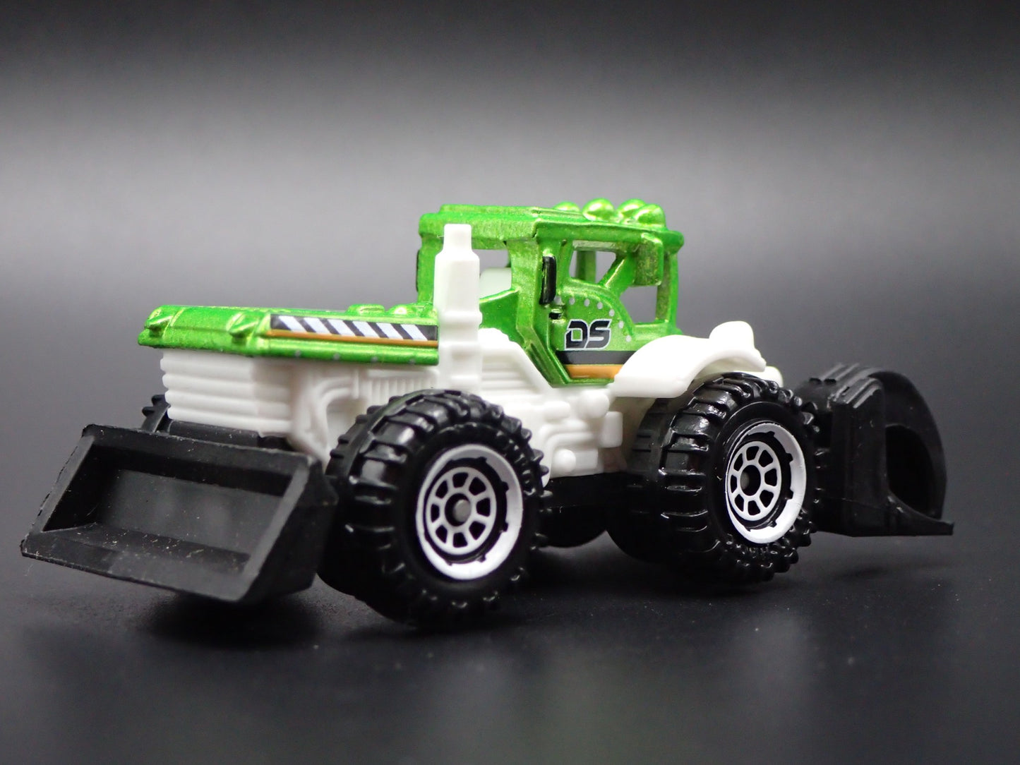 TREE GRABBER TRUCK TRANSPLANTER CONSTRUCTION GREEN 1:64 SCALE DIECAST MODEL CAR