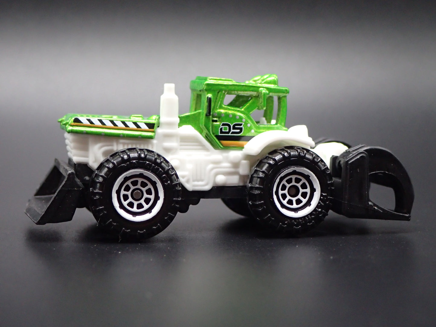 TREE GRABBER TRUCK TRANSPLANTER CONSTRUCTION GREEN 1:64 SCALE DIECAST MODEL CAR