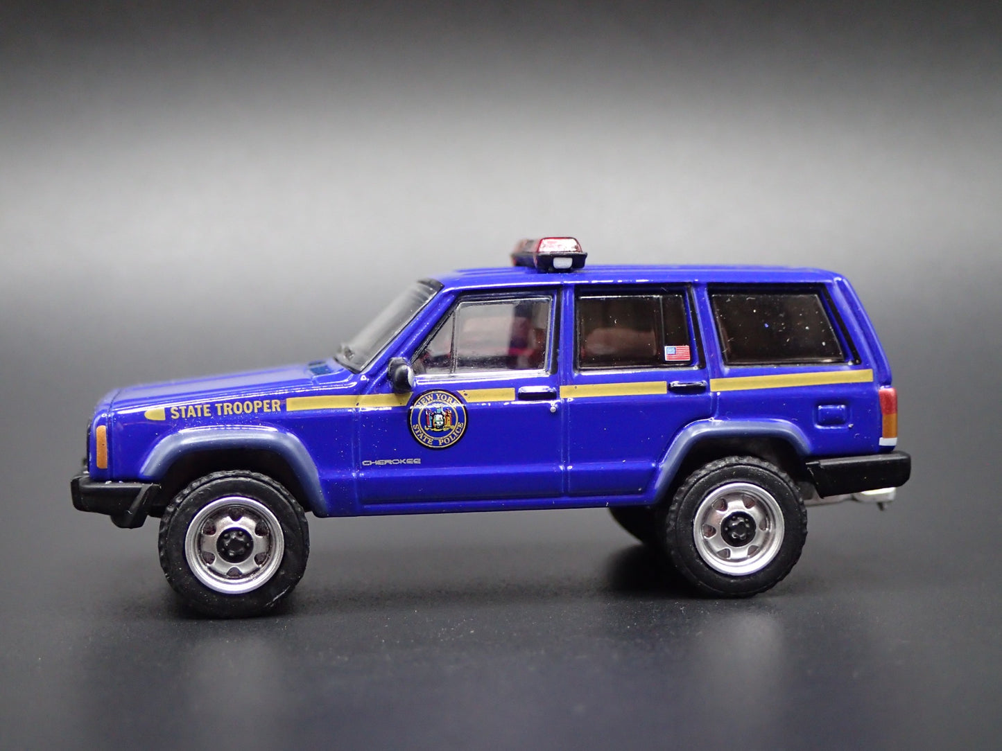 JEEP CHEROKEE XJ SPORT 4 DOOR NEW YORK STATE TROOPER 1:64 DIECAST MODEL CAR