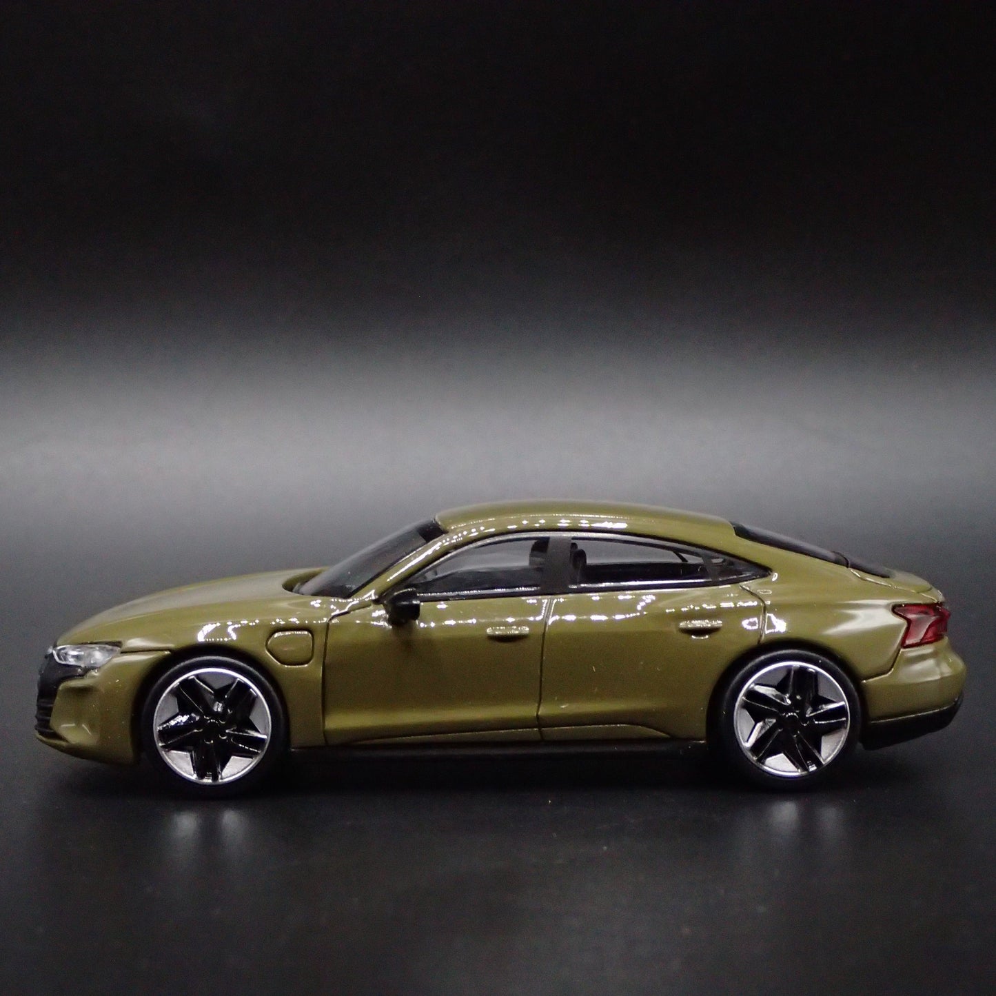 2020-2025 AUDI RS E TRON ETRON GT 1:64 SCALE COLLECTIBLE DIECAST MODEL CAR